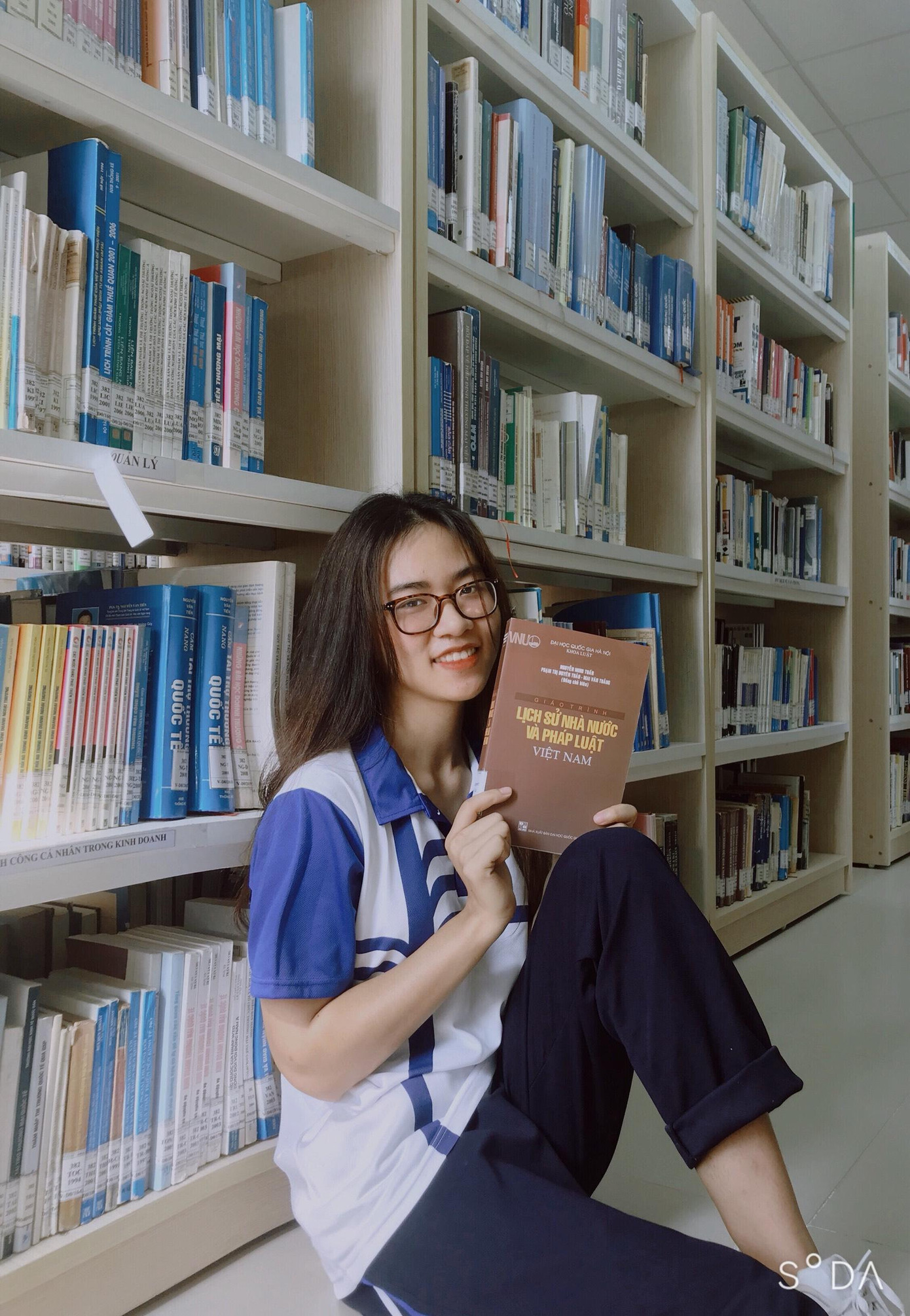 Hương Trà - sinh viên khoa Luật, Đại học Quốc gia Hà Nội. Hương Trà - sinh viên khoa Luật, Đại học Quốc gia Hà Nội.