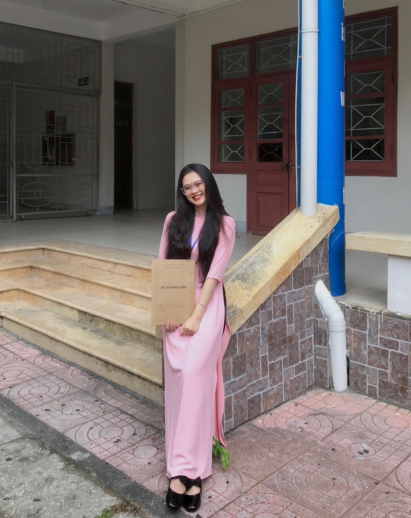 Niềm mơ ước trở thành Đảng viên của cô sinh viên năm 3 đã trở thành hiện thực.