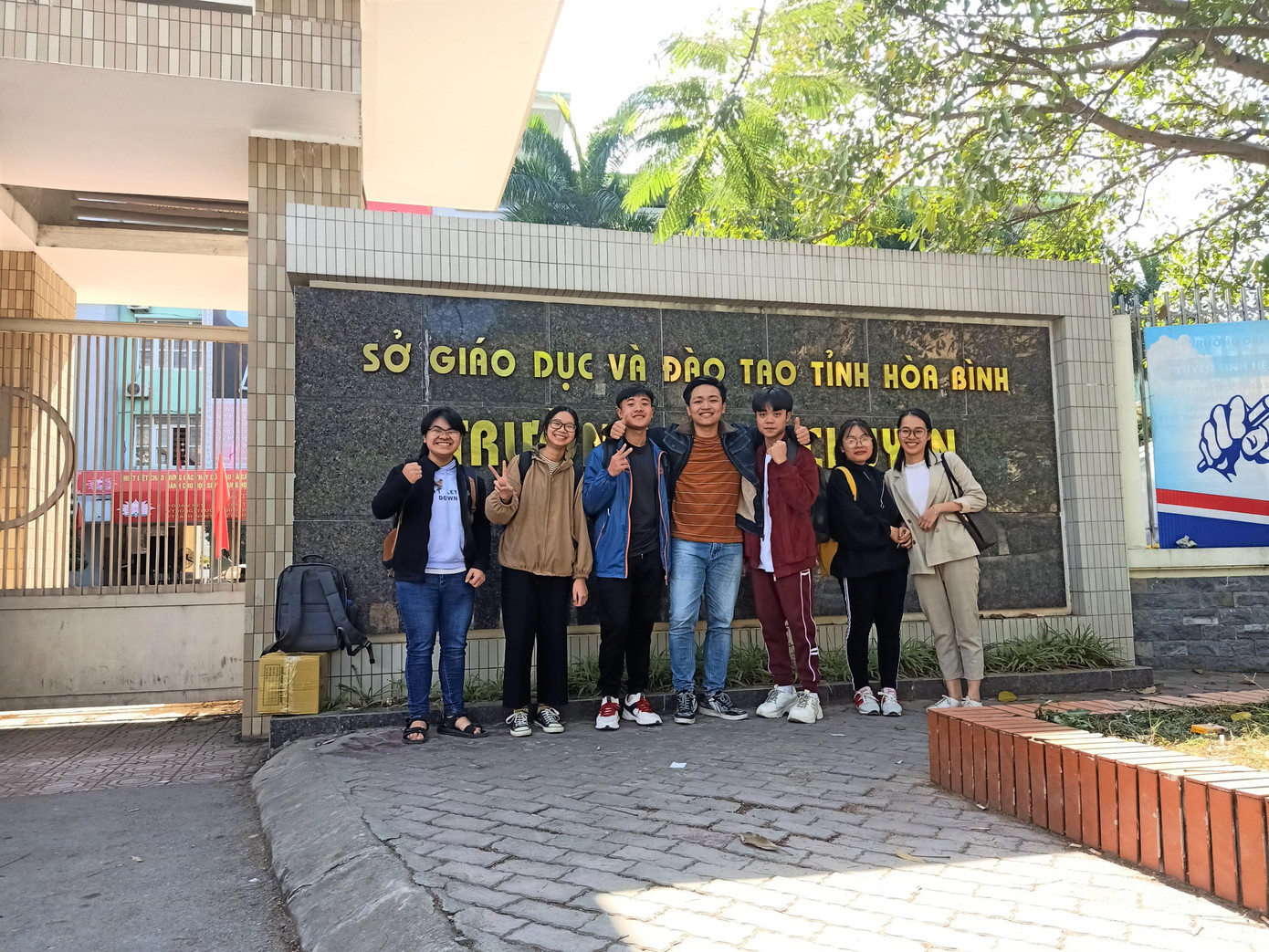 Ngọc Hà cùng các bạn học sinh trong Dự án Biology For All Vietnam Ngọc Hà cùng các bạn học sinh trong Dự án Biology For All Vietnam