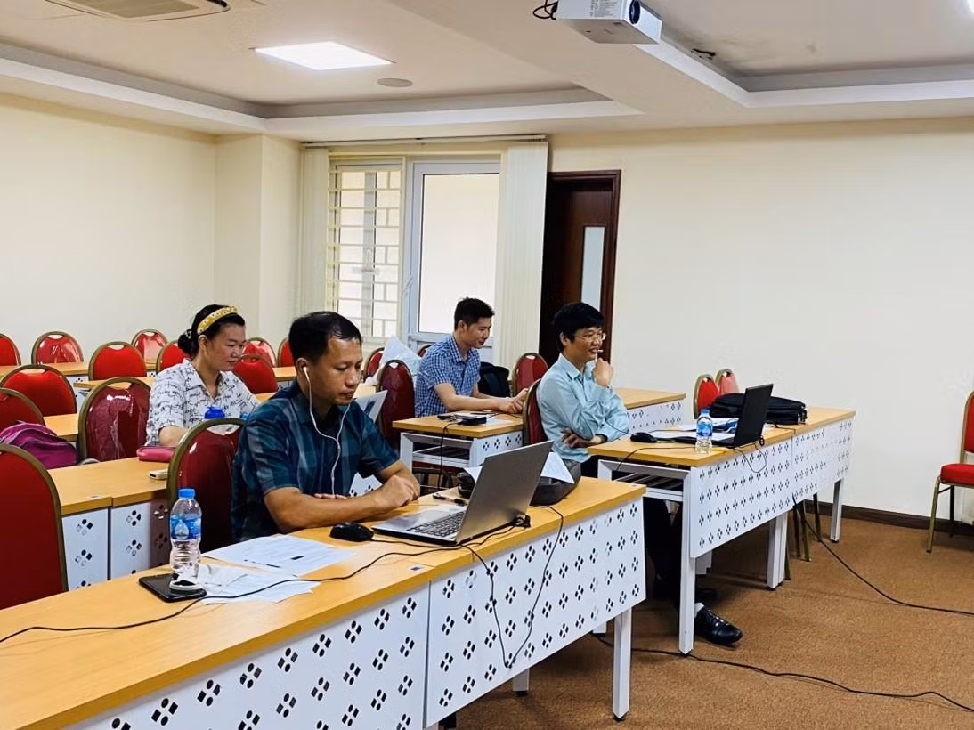 Chấm bài trên file nên các phản biện mất thời gian hơn so với chấm bằng hình thức chấm quyển. Chấm bài trên file nên các phản biện mất thời gian hơn so với chấm bằng hình thức chấm quyển.