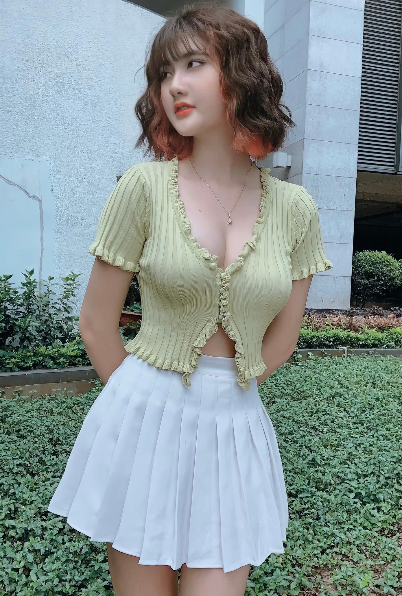 Mới 20 tuổi nhưng Hằng đã độc lập tài chính nhờ làm mẫu ảnh tự do.