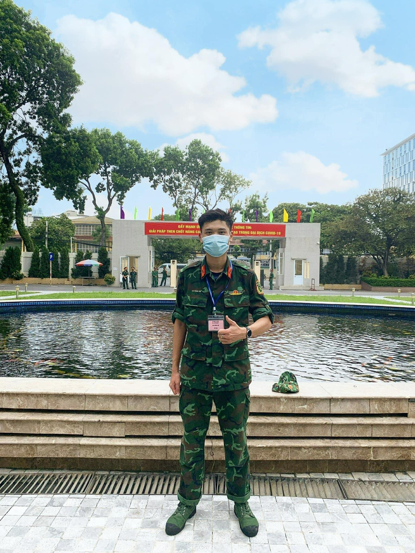 Chàng sinh viên Quân y trong lễ ra quân. (Ảnh: NVCC)