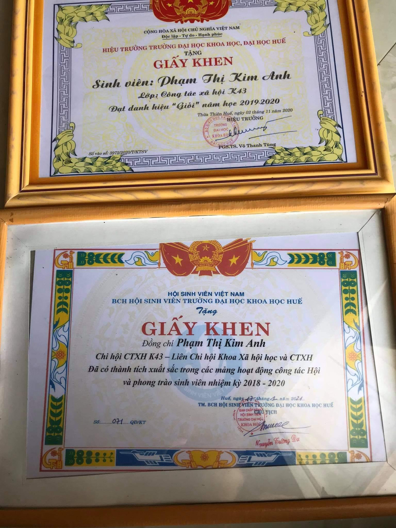 Mỗi tấm bằng khen là sự ghi nhận những nỗ lực của Kim Anh Mỗi tấm bằng khen là sự ghi nhận những nỗ lực của Kim Anh