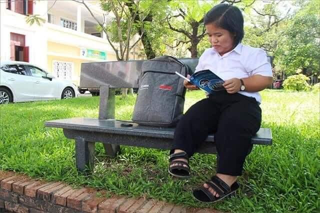 Cô bạn có một niềm say mê với con chữ Cô bạn có một niềm say mê với con chữ