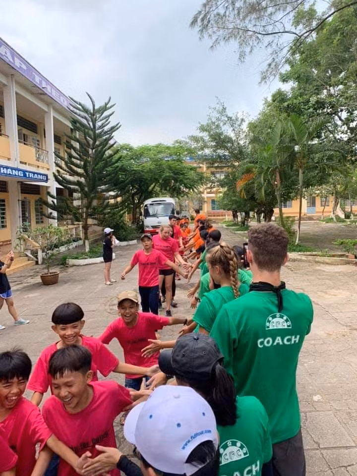 Huấn luyện viên tại trại hè quốc tế Coach For College 2019 - Hậu Giang, Việt Nam