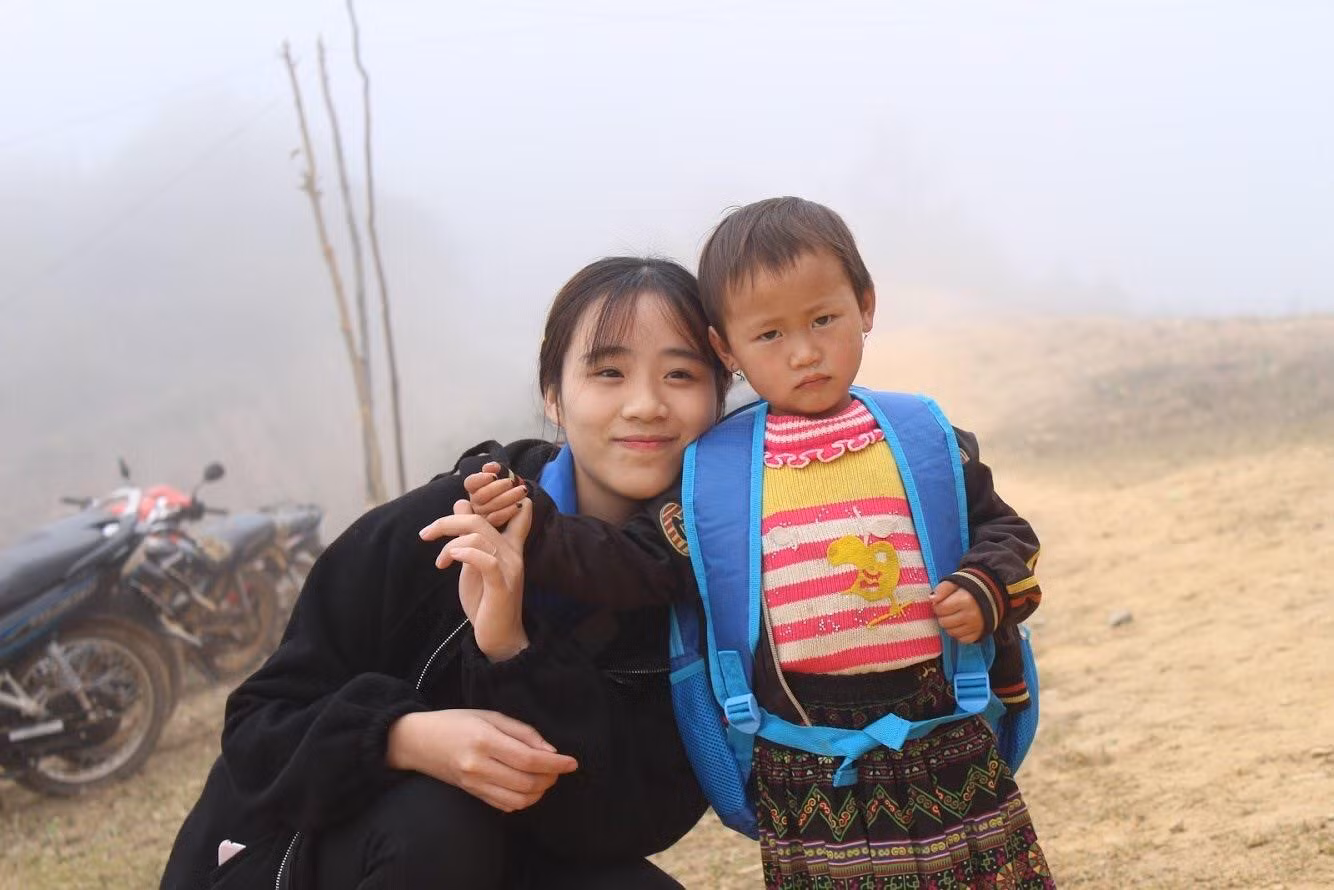Tham gia hoạt động Đông Ấm cho trẻ em ở Sơn La.