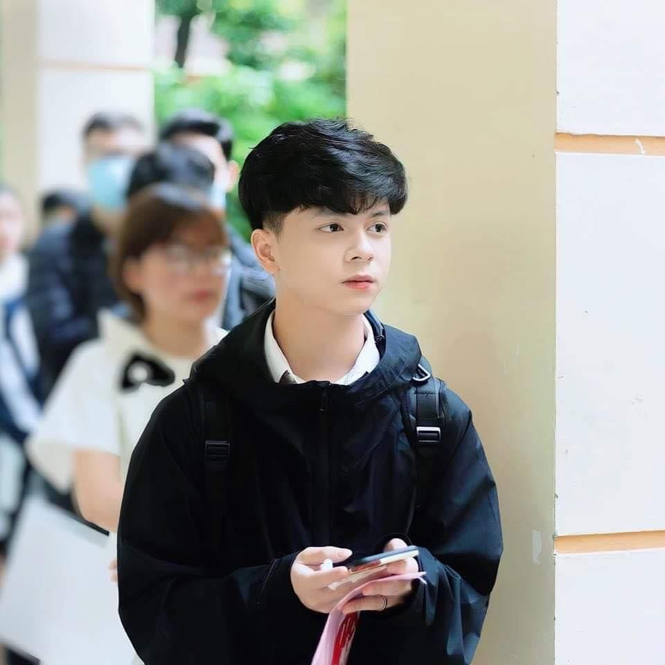 Nguyễn Minh Phương- cựu học sinh Trường THPT Bố Hạ, tỉnh Bắc Giang. Nguyễn Minh Phương- cựu học sinh Trường THPT Bố Hạ, tỉnh Bắc Giang.