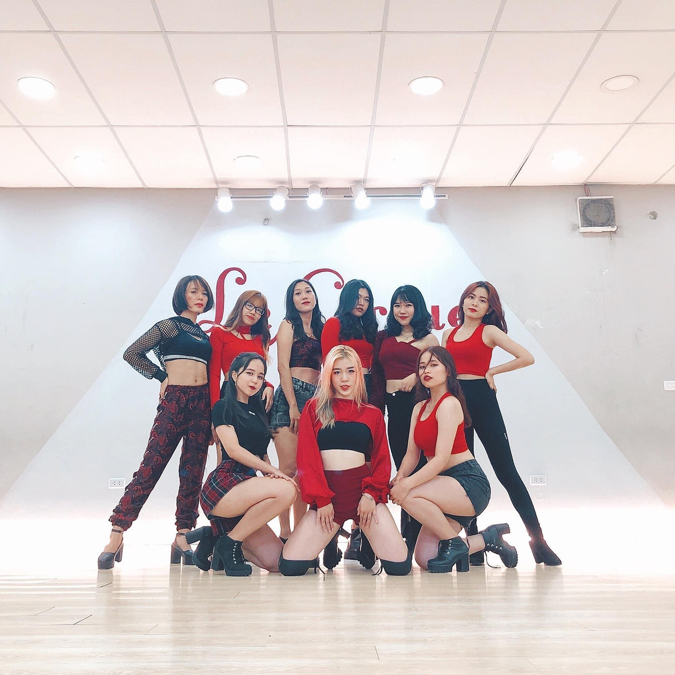 Thuỳ Dung hiện đang là một dancer và kiêm luôn giáo viên dạy nhảy tại Le Cirque Dance Thuỳ Dung hiện đang là một dancer và kiêm luôn giáo viên dạy nhảy tại Le Cirque Dance