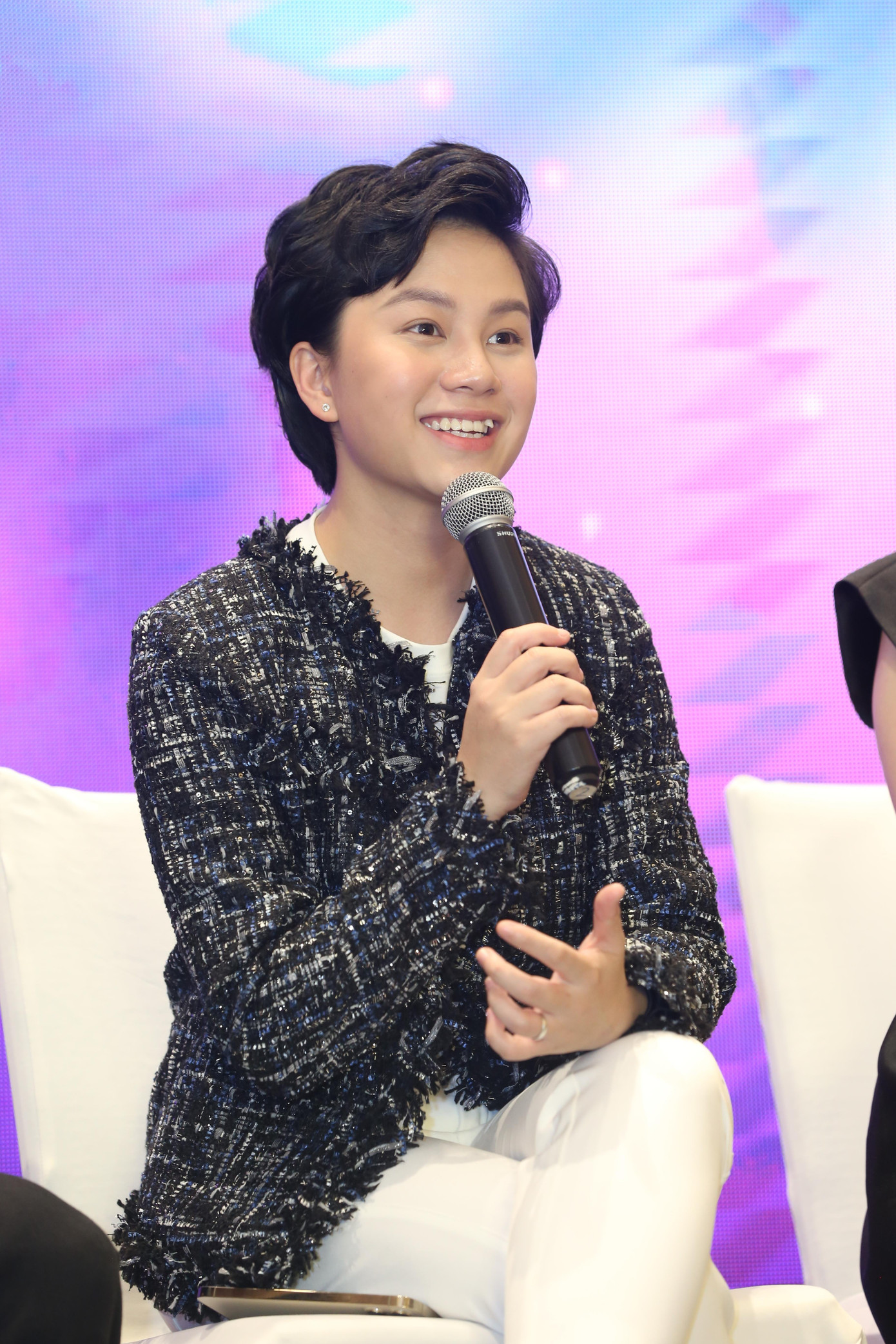 Bảo Hân trong vai Tú là cô gái sống độc lập, có gia cảnh phức tạp vì cha mẹ tù tội nhưng vẫn không ngừng vươn lên. Bảo Hân trong vai Tú là cô gái sống độc lập, có gia cảnh phức tạp vì cha mẹ tù tội nhưng vẫn không ngừng vươn lên.