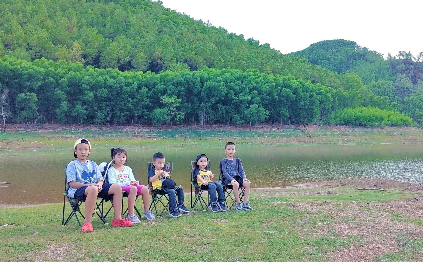 Long Phú và Gia Khiêm là con trong gia đình có 5 anh chị em.