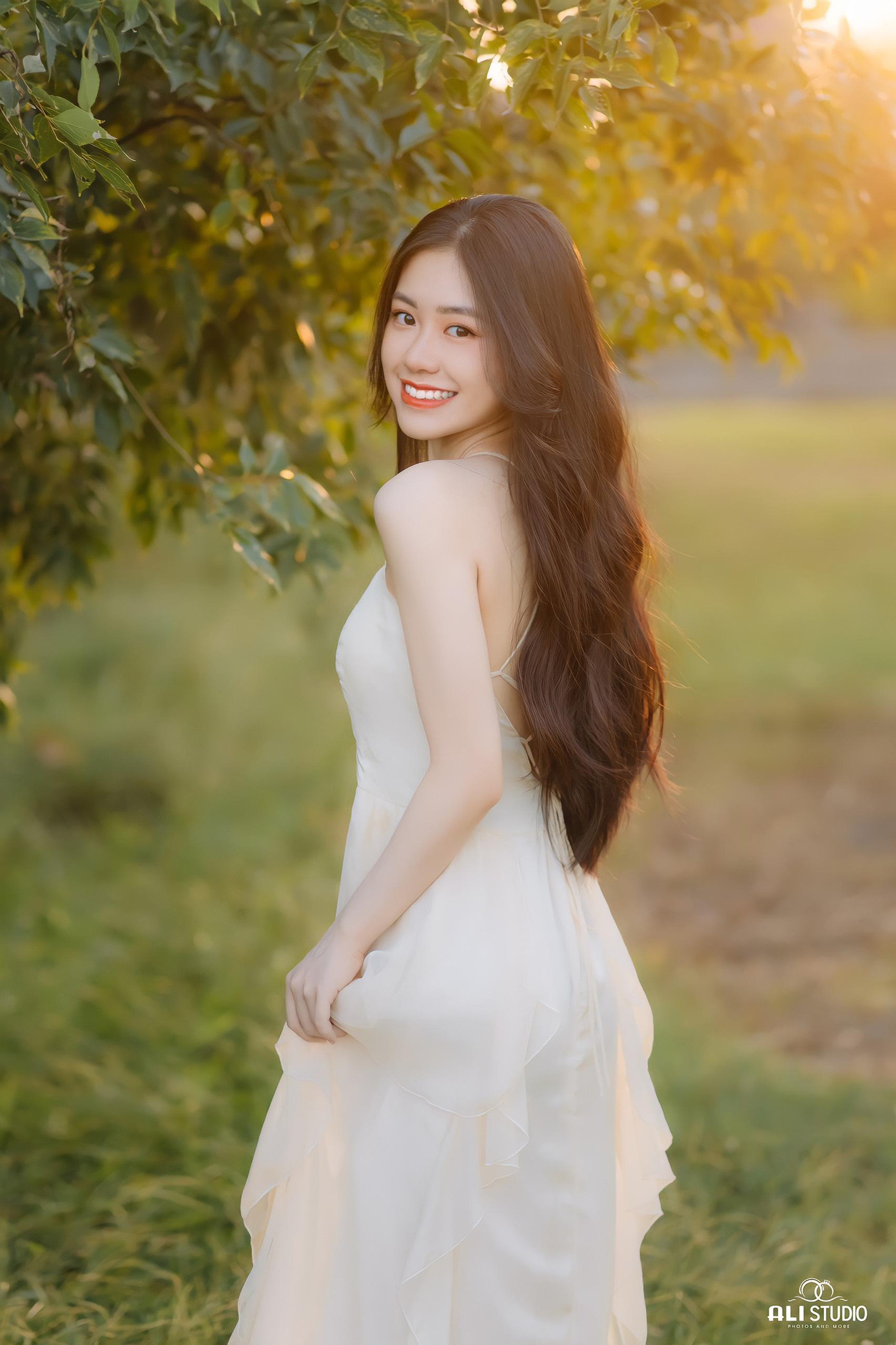 Anh Thư sở hữu nét đẹp khả ái thu hút mọi ánh nhìn.