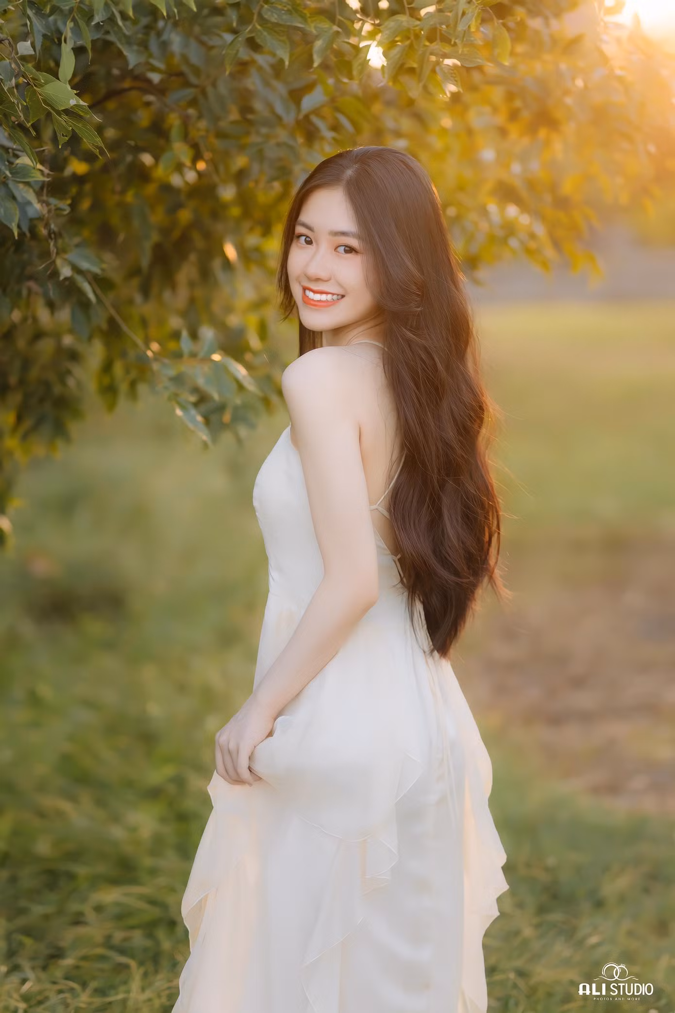 Anh Thư sở hữu nét đẹp khả ái thu hút mọi ánh nhìn.