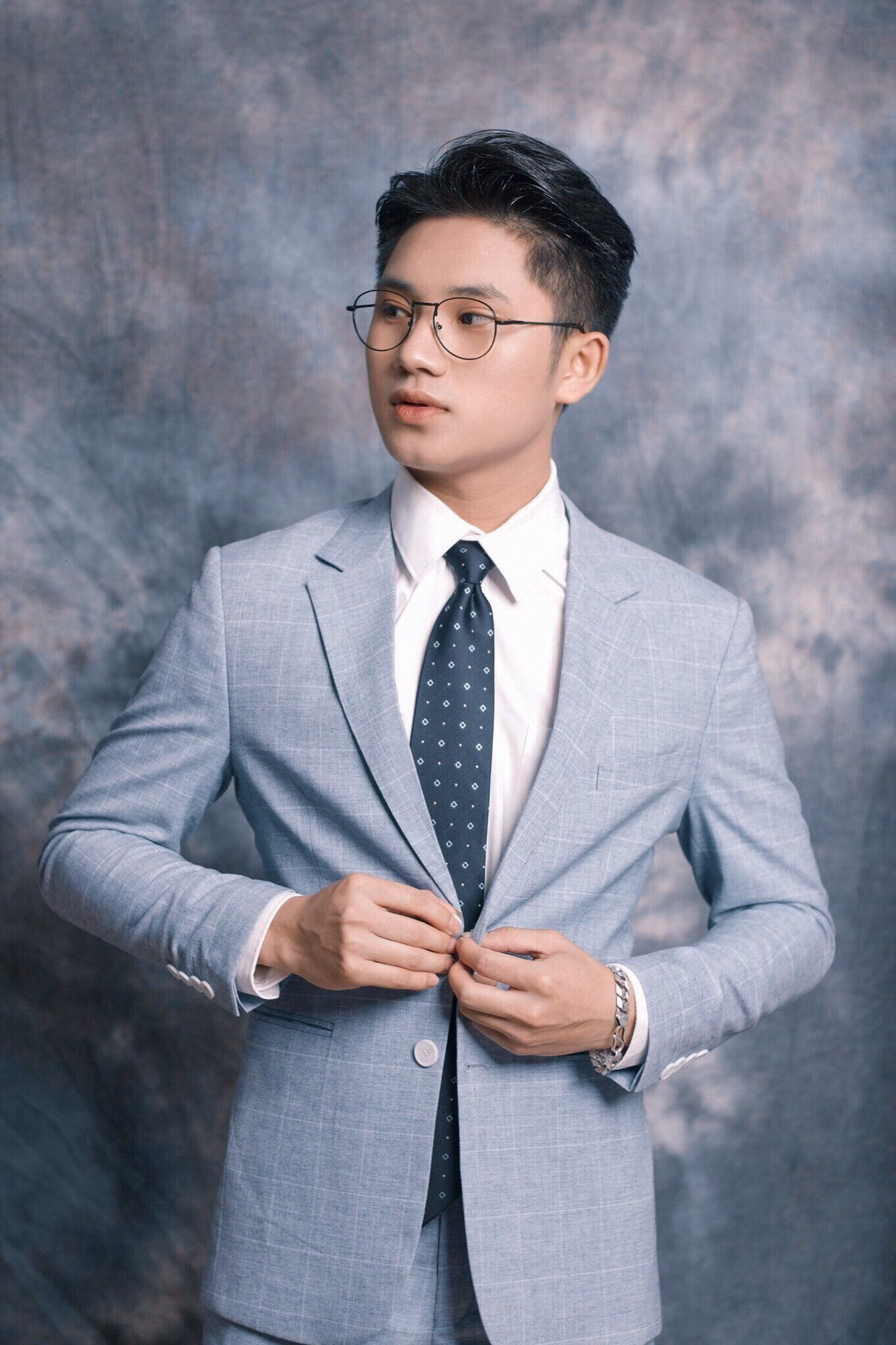 Anh Vũ hiện là thành viên CLB kĩ năng Luật gia Đại học Luật Hà Nội, vừa là thành viên CLB AMC, Học viện Báo chí và Tuyên truyền