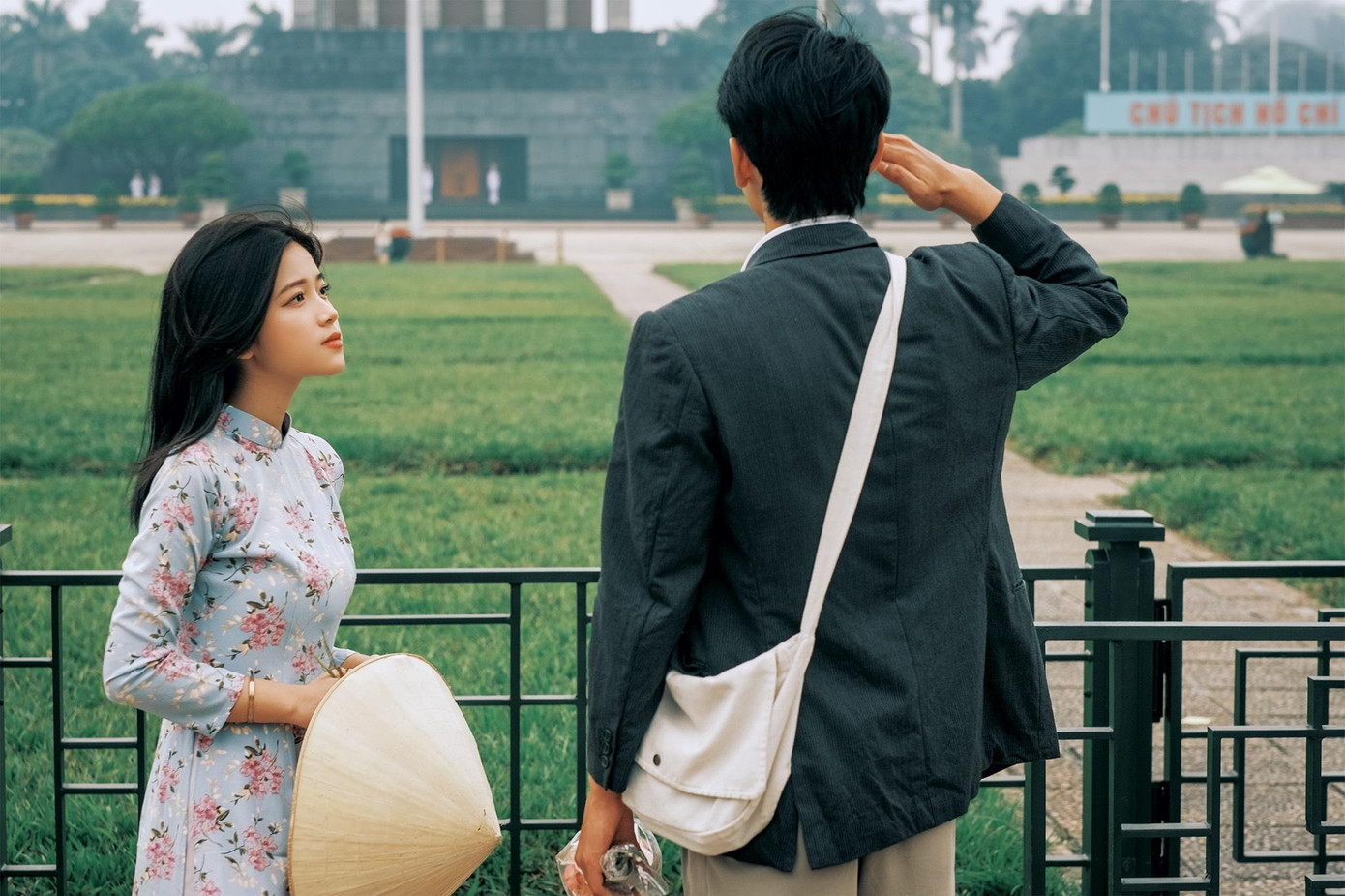 Tâm tư người con gái khi nhìn chàng trai có tình yêu nước nồng nàn Tâm tư người con gái khi nhìn chàng trai có tình yêu nước nồng nàn