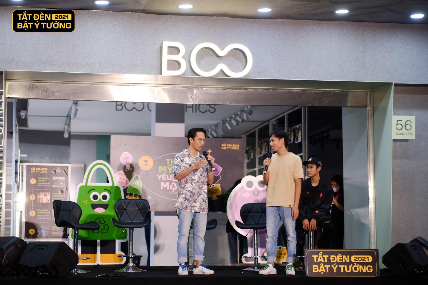 1977 Vlog trong buổi giao lưu chia sẻ. 1977 Vlog trong buổi giao lưu chia sẻ.