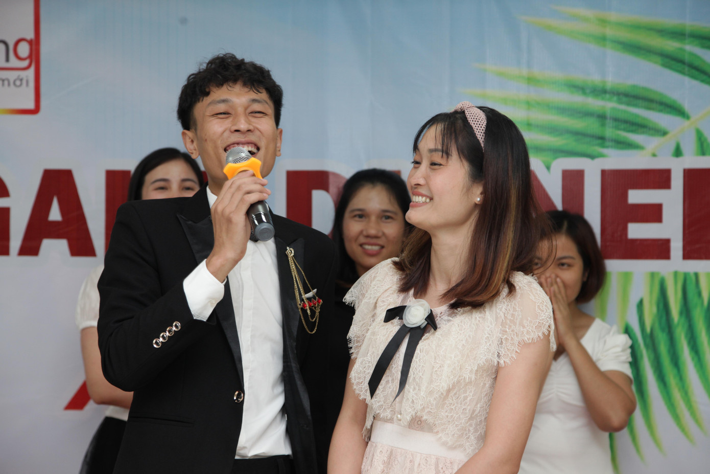 Long dần yêu nghề MC khi nhận được nhiều sự yêu mến từ phía khách hàng.