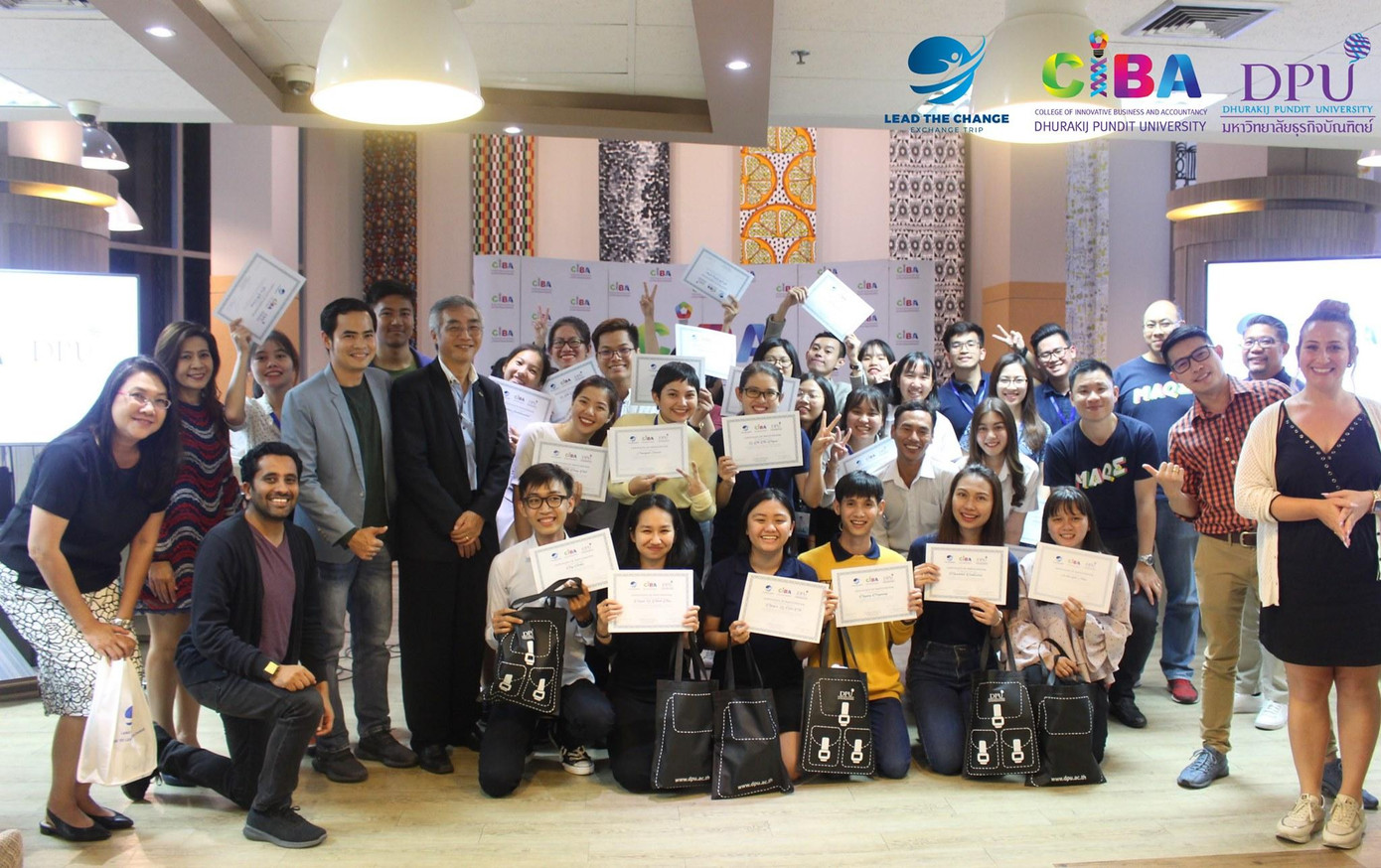 Đại biểu Việt Nam tham dự chương trình trao đổi tại Thái Lan Lead The Change 2019