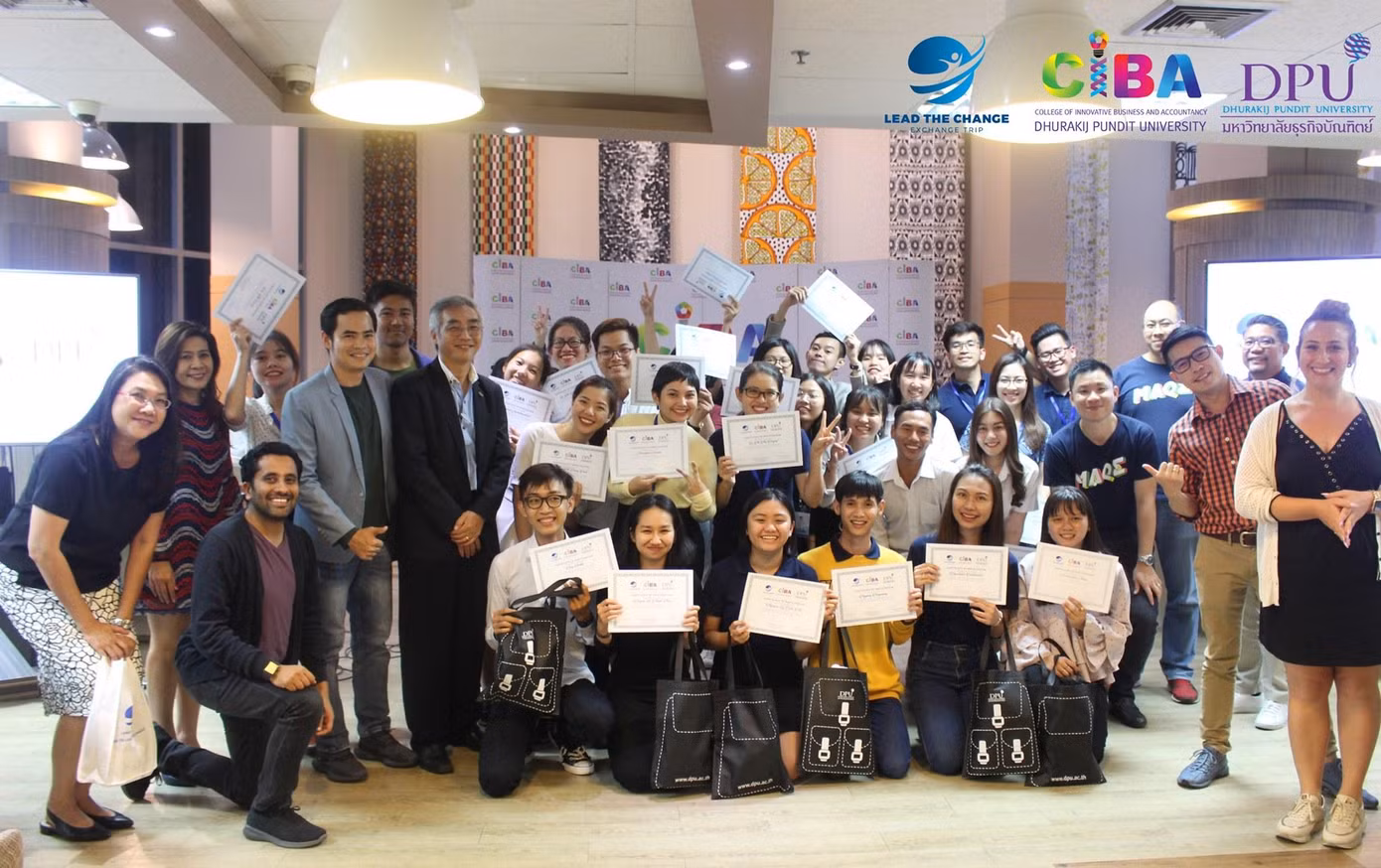 Đại biểu Việt Nam tham dự chương trình trao đổi tại Thái Lan Lead The Change 2019