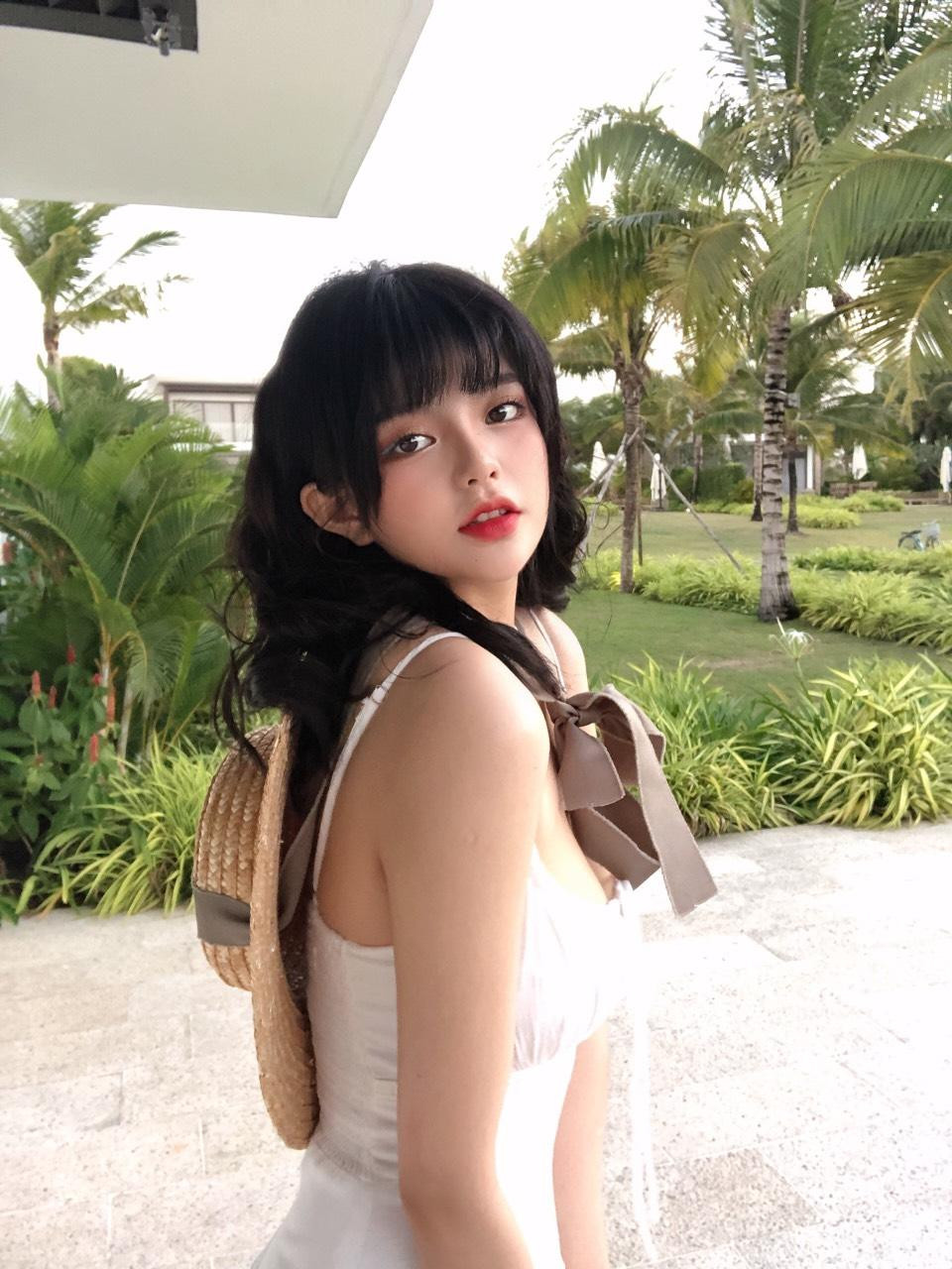 Minh Thư sở hữu khuôn mặt lai Tây đầy ấn tượng dù bố mẹ đều là người Việt Nam.