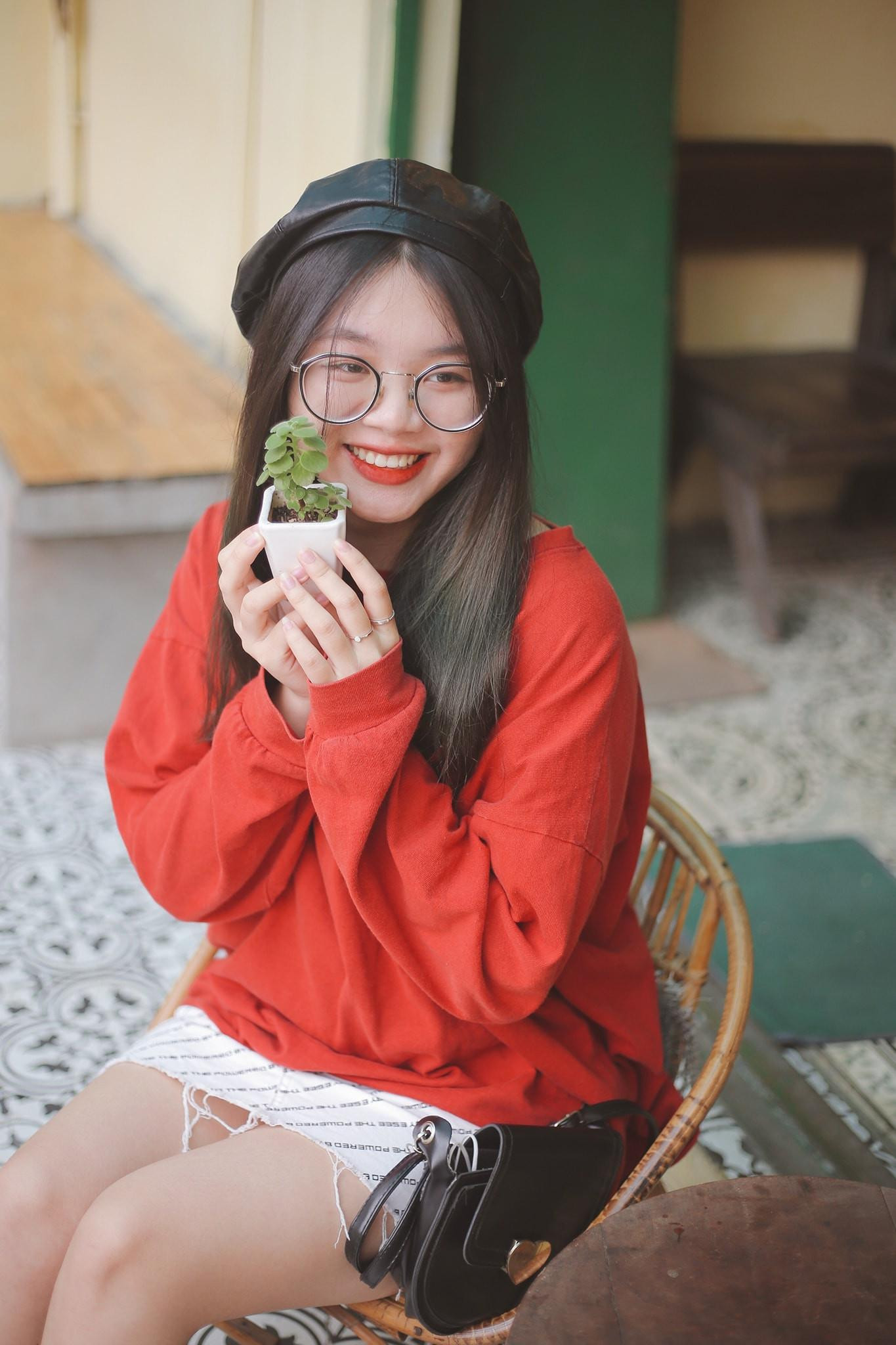 Dưa là tên gọi gắn liền với năm tháng thanh xuân và nhiều kỉ niệm của cô bạn.