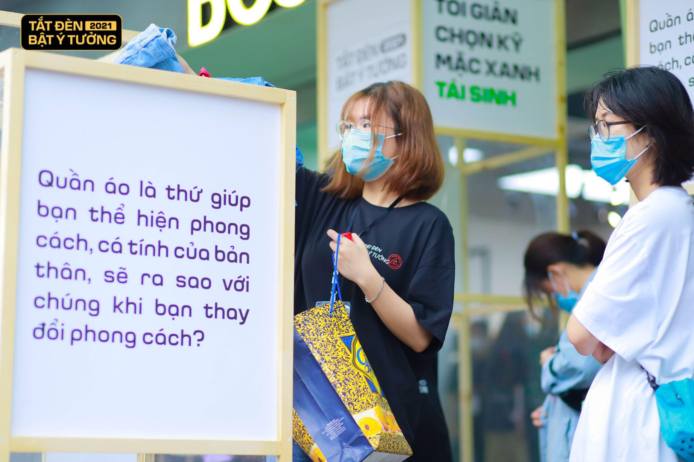 “Tắt đèn Bật ý tưởng" là một sáng kiến nhằm mục đích nâng cao nhận thức về biến đổi khí hậu, ô nhiễm môi trường và lan tỏa thông điệp bảo vệ môi trường tới các bạn trẻ khắp mọi miền đất nước. “Tắt đèn Bật ý tưởng" là một sáng kiến nhằm mục đích nâng cao nhận thức về biến đổi khí hậu, ô nhiễm môi trường và lan tỏa thông điệp bảo vệ môi trường tới các bạn trẻ khắp mọi miền đất nước.