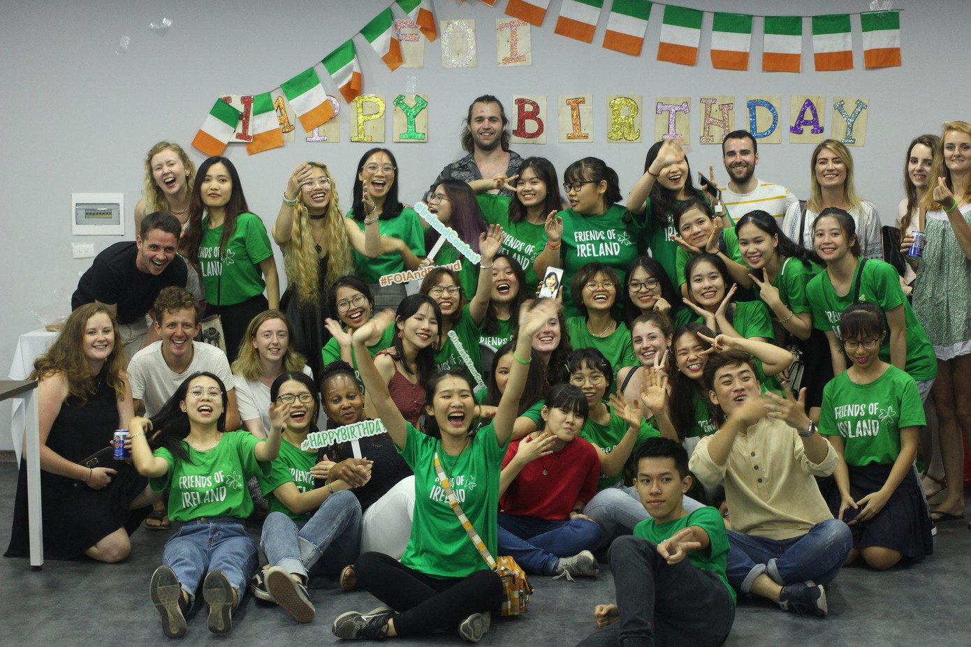 Phương Loan tham dự sự kiện giao lưu văn hóa Vietnam - Ireland Phương Loan tham dự sự kiện giao lưu văn hóa Vietnam - Ireland