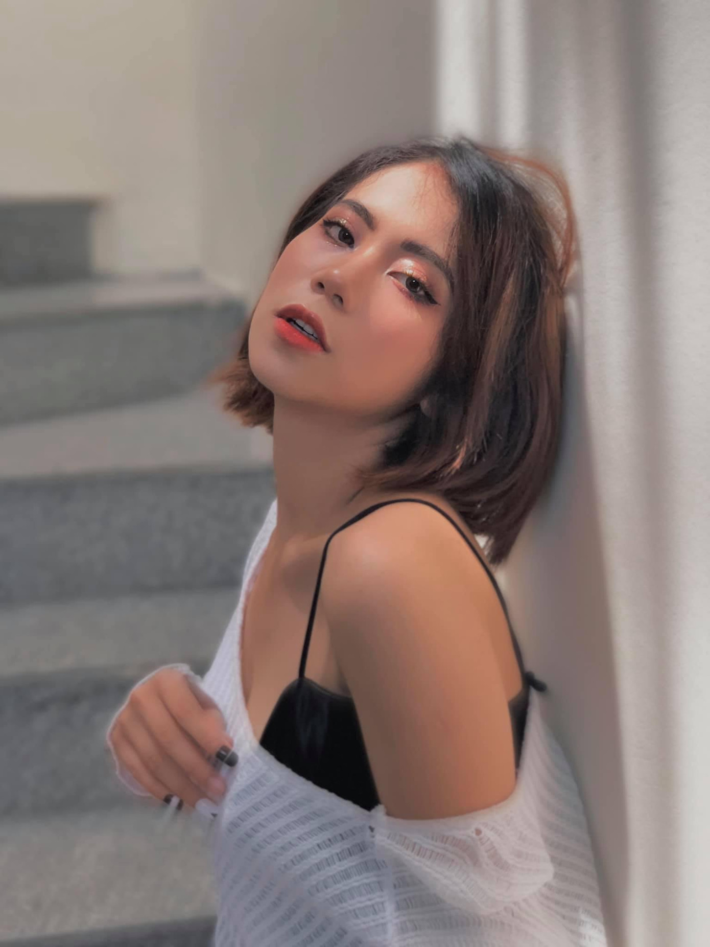 Hương Giang chăm chỉ làm việc vào thời gian rảnh. Hương Giang chăm chỉ làm việc vào thời gian rảnh.