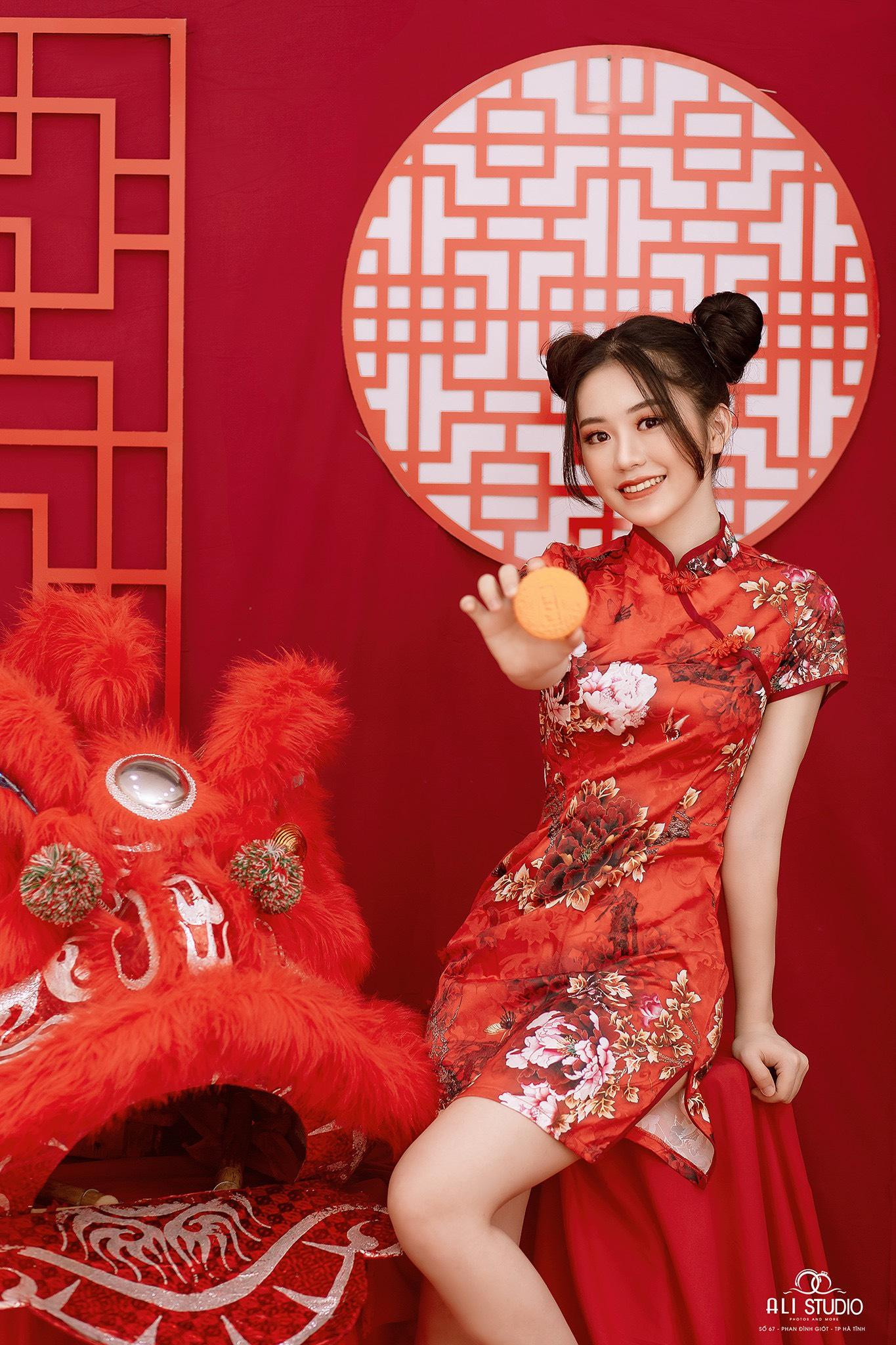 Những hình ảnh rất duyên dáng của Anh Thư trong concept Trung Thu cổ trang.