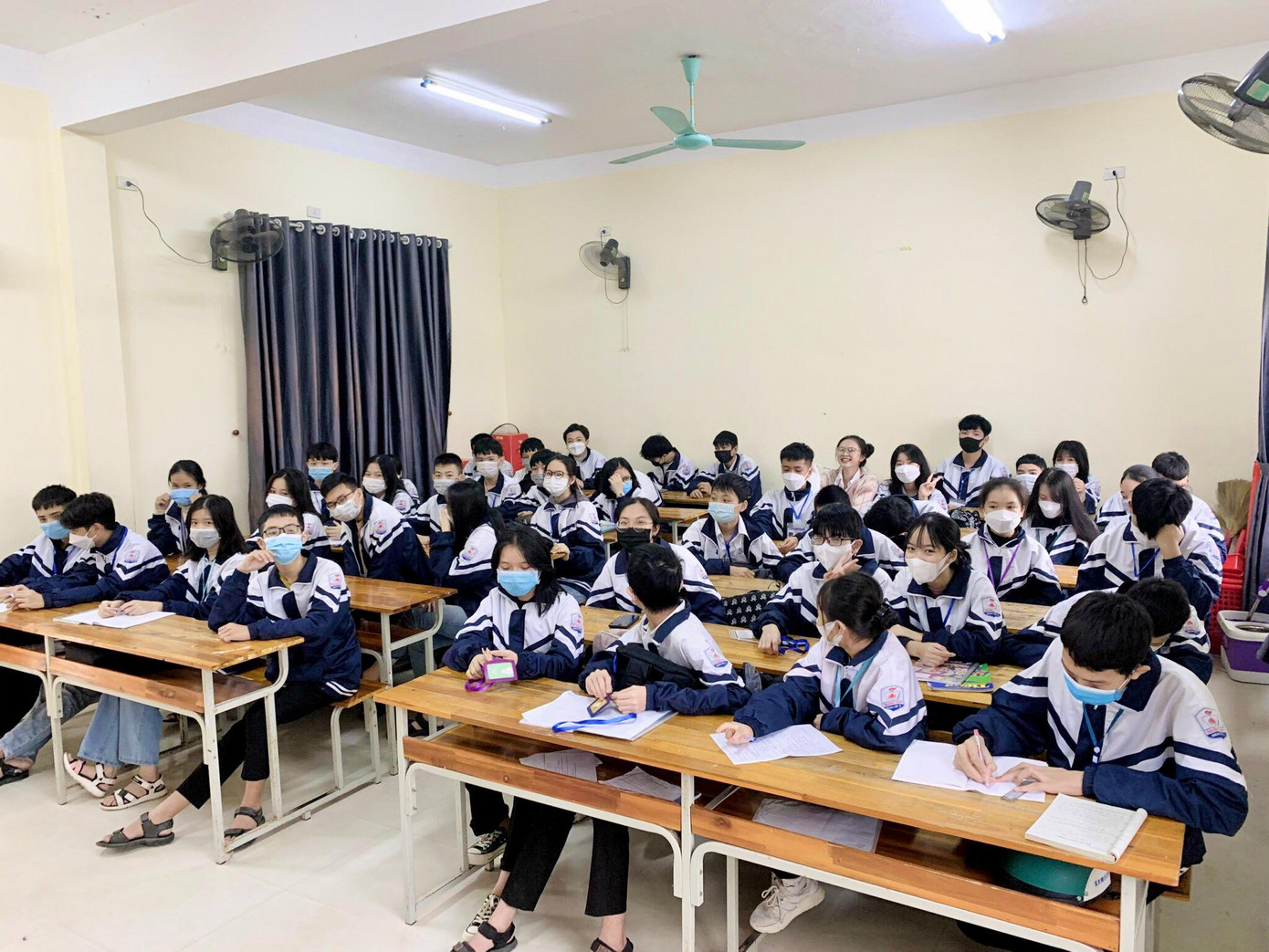 Xuân Quỳnh trong một buổi kiến tập tại lớp Ak42 trường THPT Nghi Lộc 3.