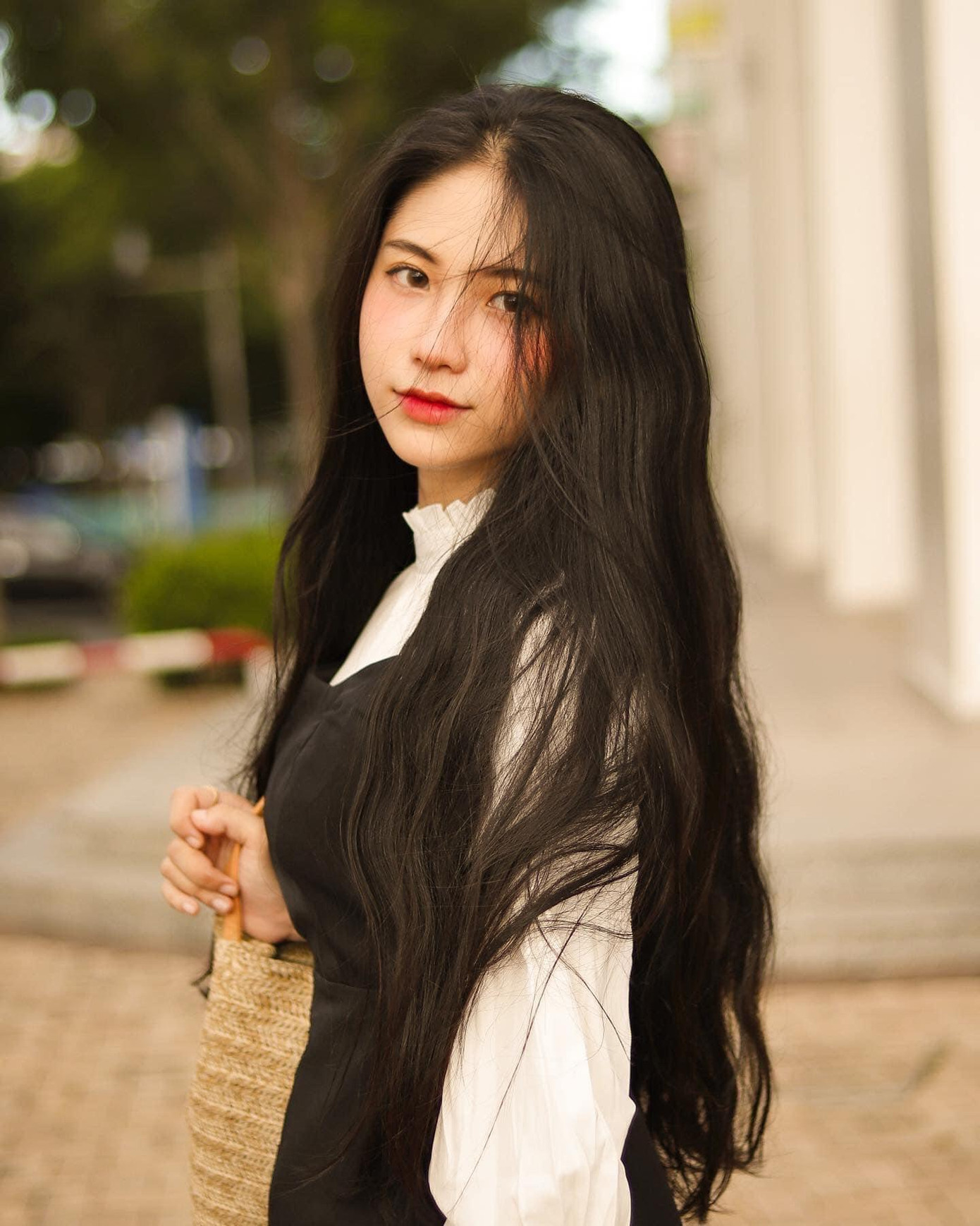 Kim Anh được nhiều người nhận xét là có nét giống ca sỹ Hòa Minzy.