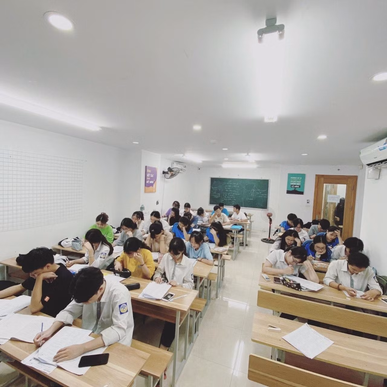 Lớp học của cô giáo Minh Tú. Lớp học của cô giáo Minh Tú.