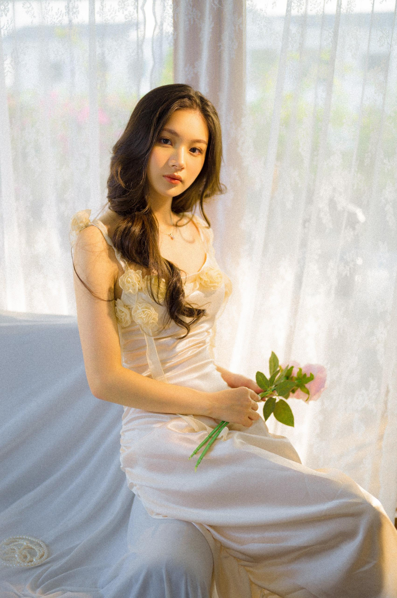 Dù diện trang phục nào thì Diệu Anh vẫn toát lên vẻ đẹp vốn có của mình (Ảnh: An Nhiên).