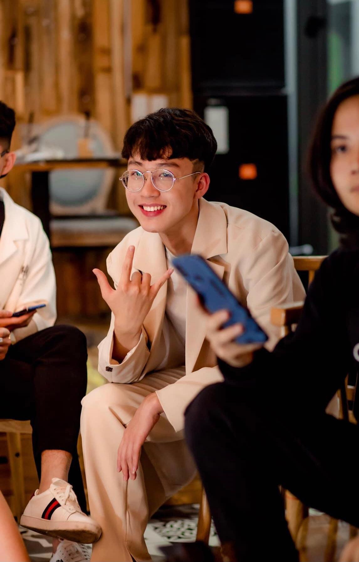 Duy Hân là một trong những gương mặt nam tân sinh viên ưu tú.