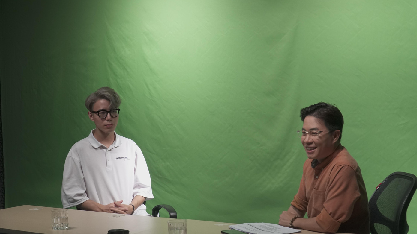 Minh Khôi trò chuyện cùng Host Lê Anh