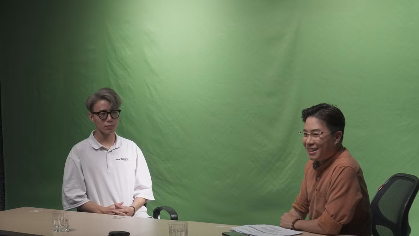 Minh Khôi trò chuyện cùng Host Lê Anh