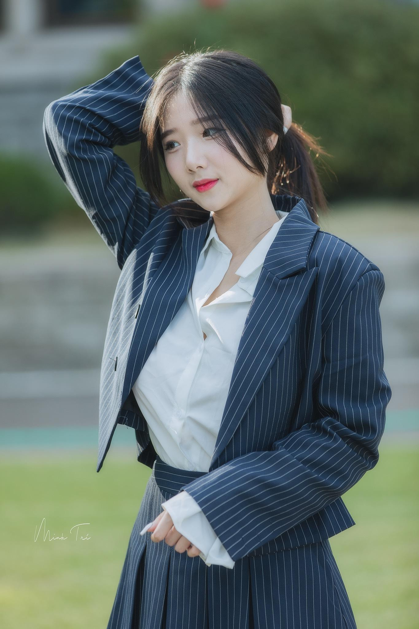 Khánh Ly sở hữu gương mặt và phong cách ăn mặc "chuẩn gái Hàn".