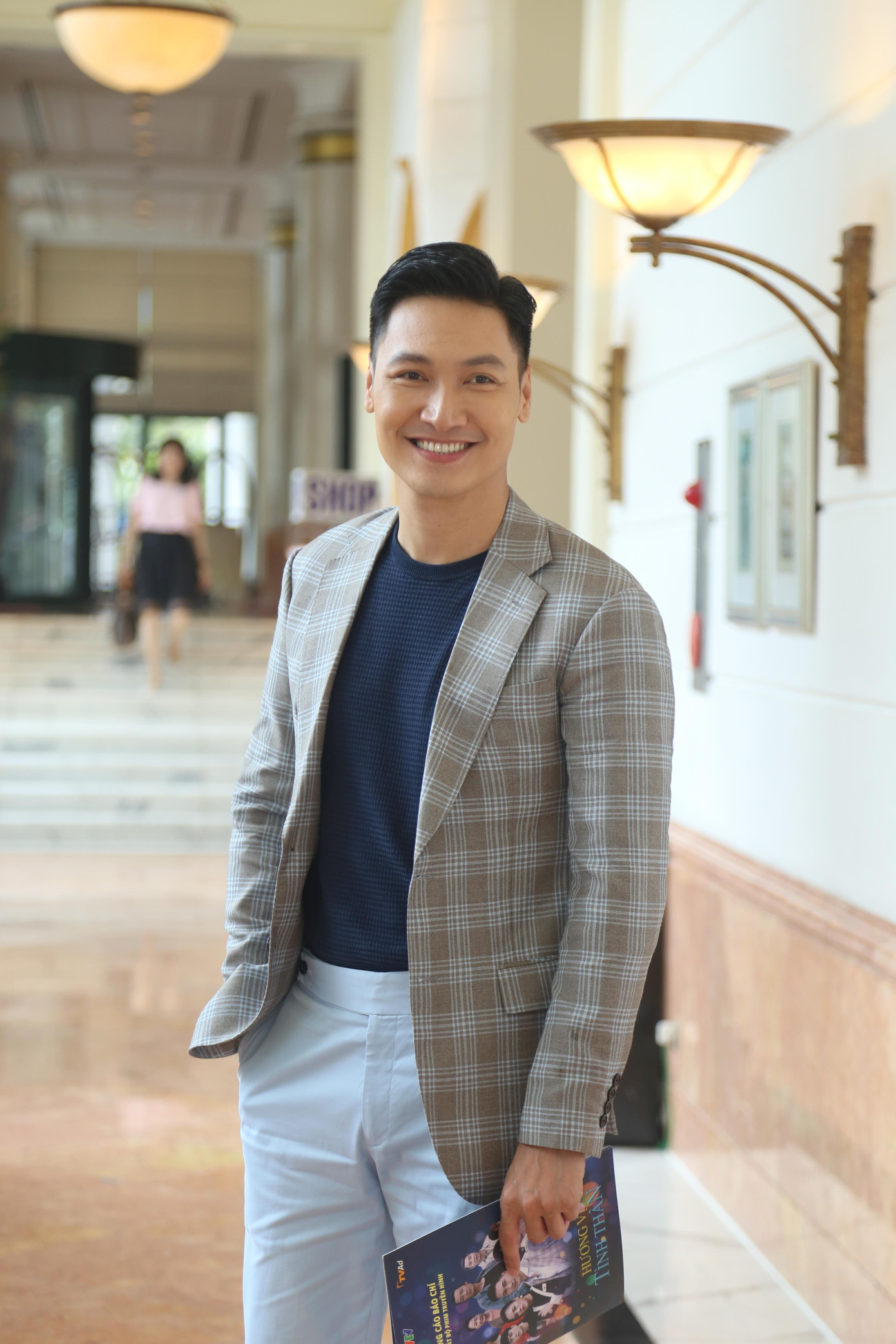 Mạnh Trường làm mới bản thân khi vào vai một chàng trai "ái kỉ", luôn gây khó chịu khi thích đặt mình cao hơn người khác.