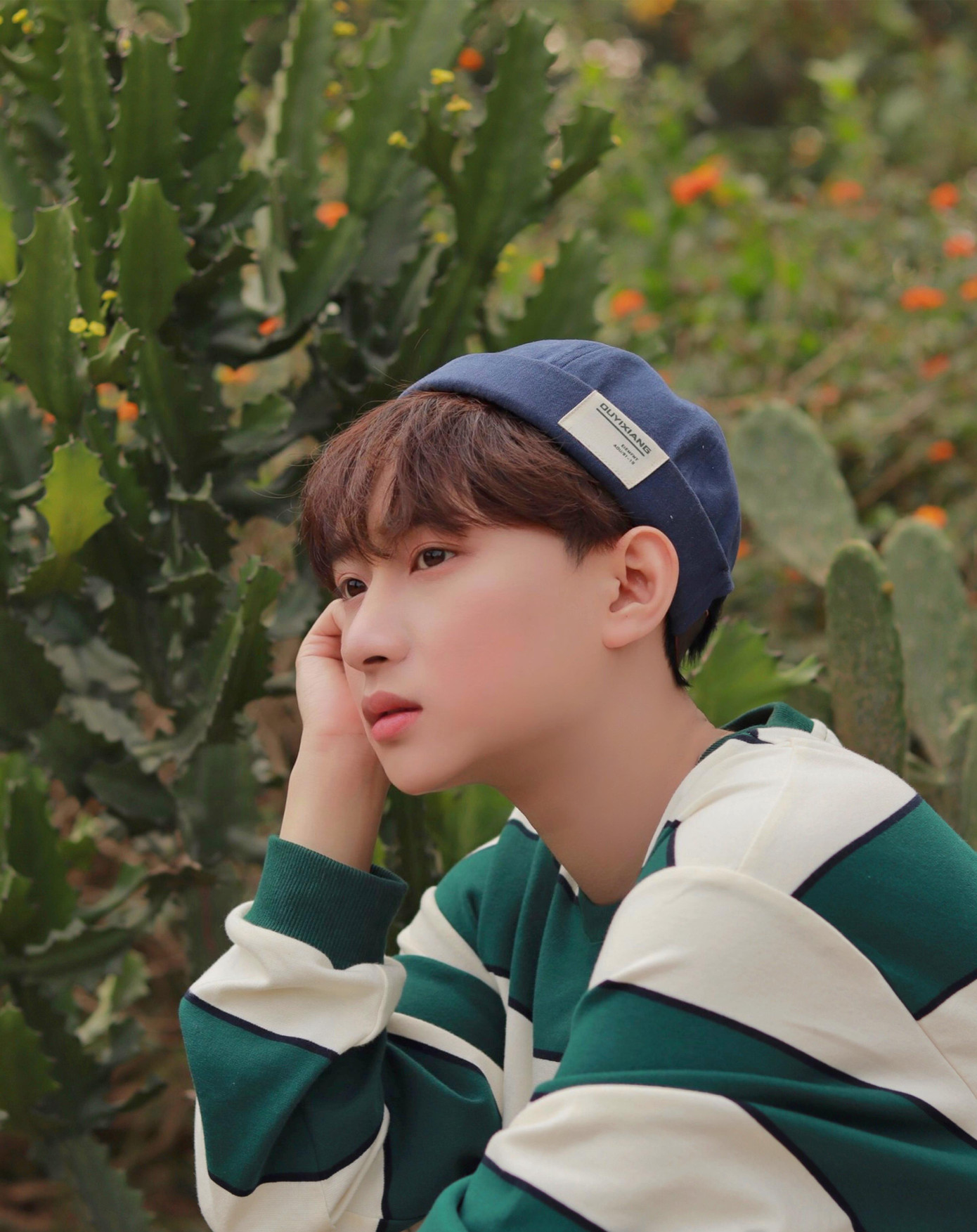 Những câu phán xét của mọi người khiến Long nhiều lần bị khủng hoảng.