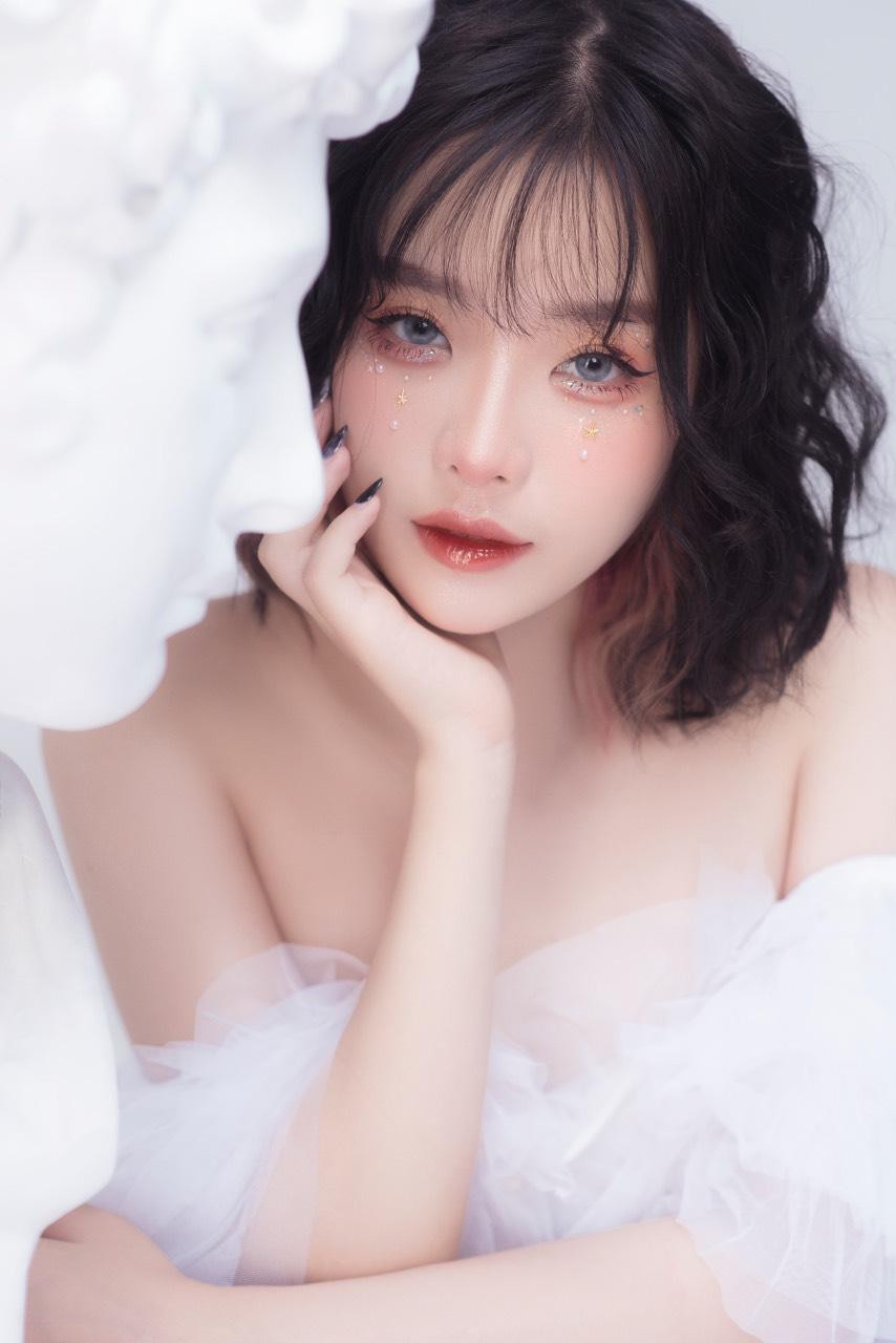 Quỳnh Trang (2000) là sinh viên Trường Đại học Công nghiệp Hà Nội. Quỳnh Trang (2000) là sinh viên Trường Đại học Công nghiệp Hà Nội.