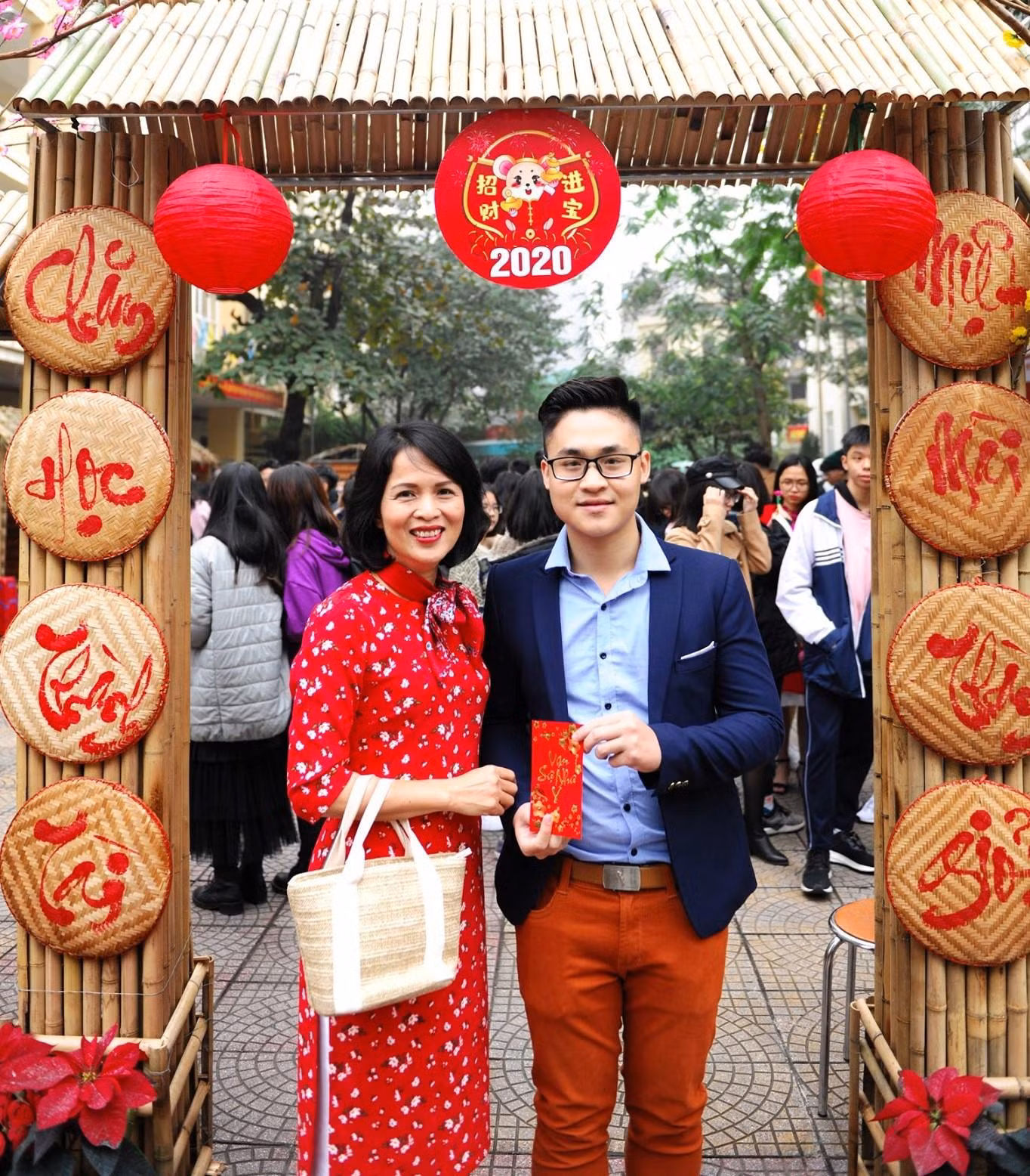 Cô Vũ Hoài Thanh cùng “trò cưng” Việt Anh.