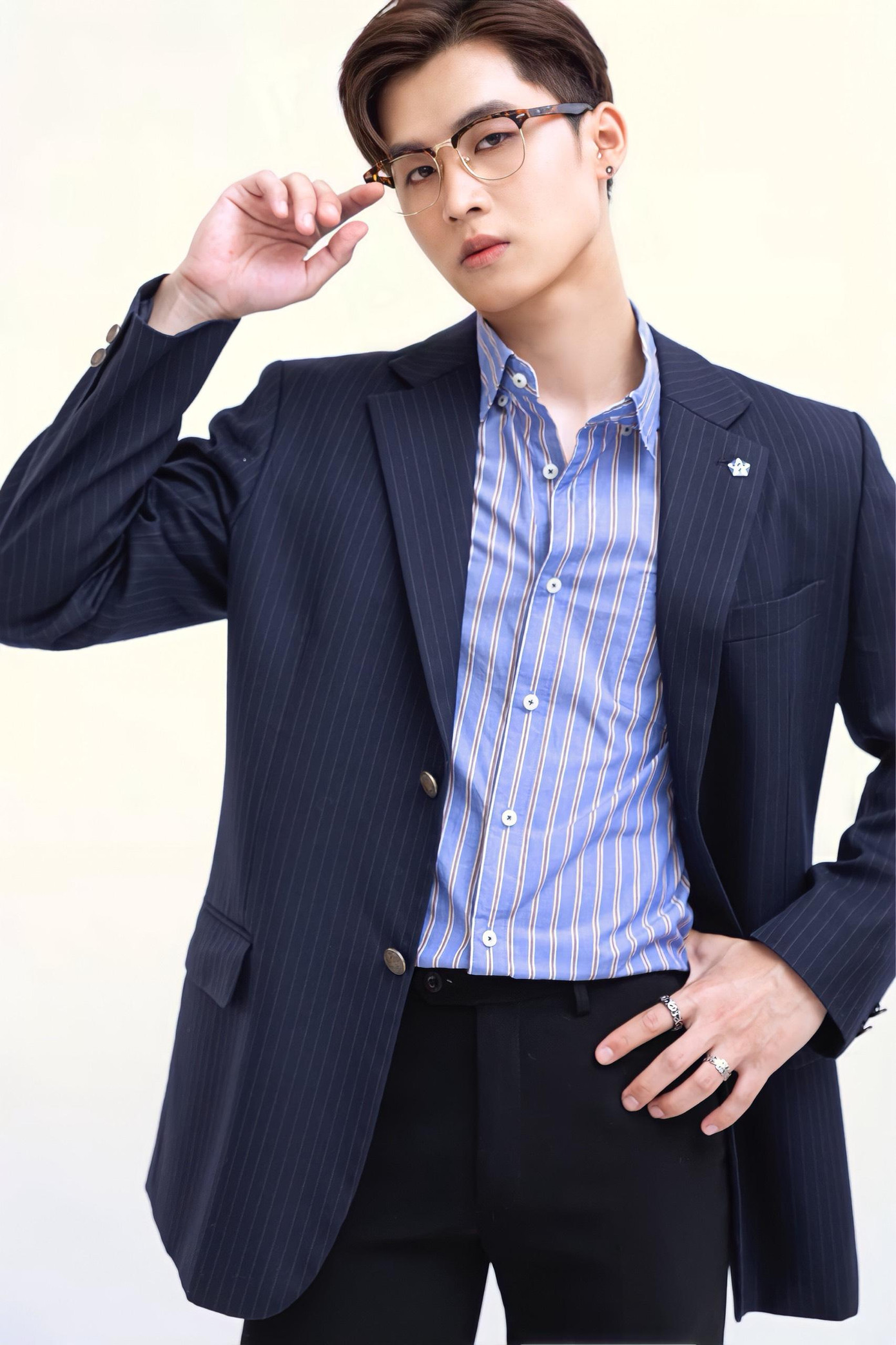 Kang Chul- Người mẫu ảnh cho nhiều nhãn hàng nổi tiếng