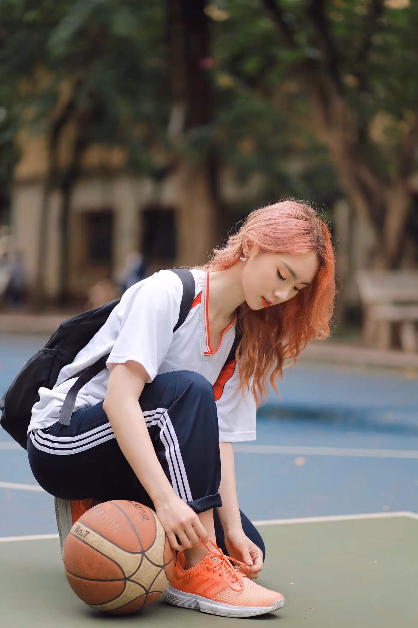 Những hình ảnh đẹp của Trang Linh bên trái bóng rổ.