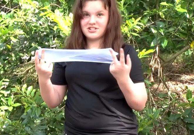 Trước khi chạy thoát, Alyssa đã nhanh trí bôi chất nhờn smile lên tay kẻ tấn công.