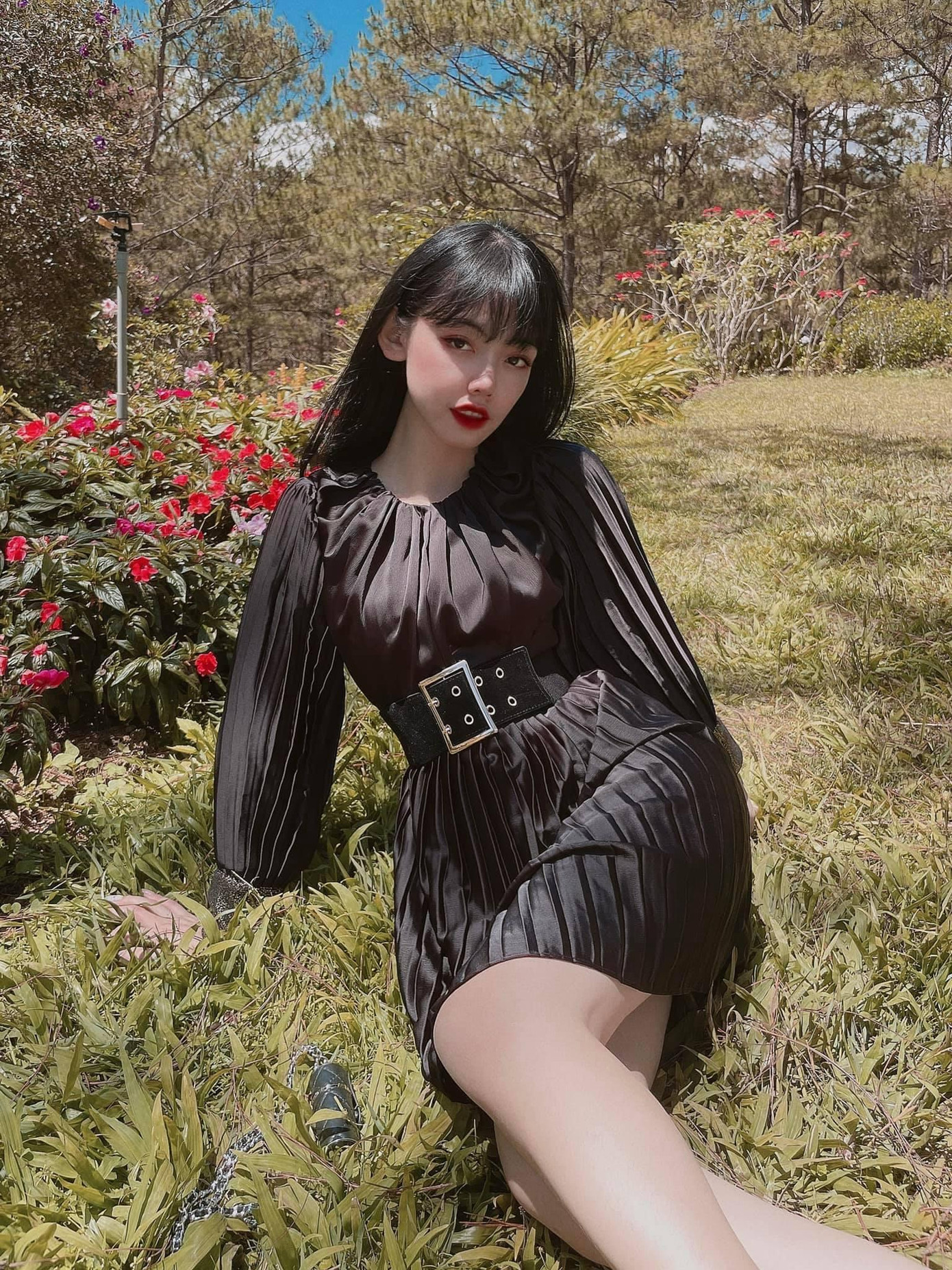 Đỗ Thu Thủy (Mayddoo) được biết đến là một Fashion Stylist, Art Director quen thuộc tại Hà Nội Đỗ Thu Thủy (Mayddoo) được biết đến là một Fashion Stylist, Art Director quen thuộc tại Hà Nội