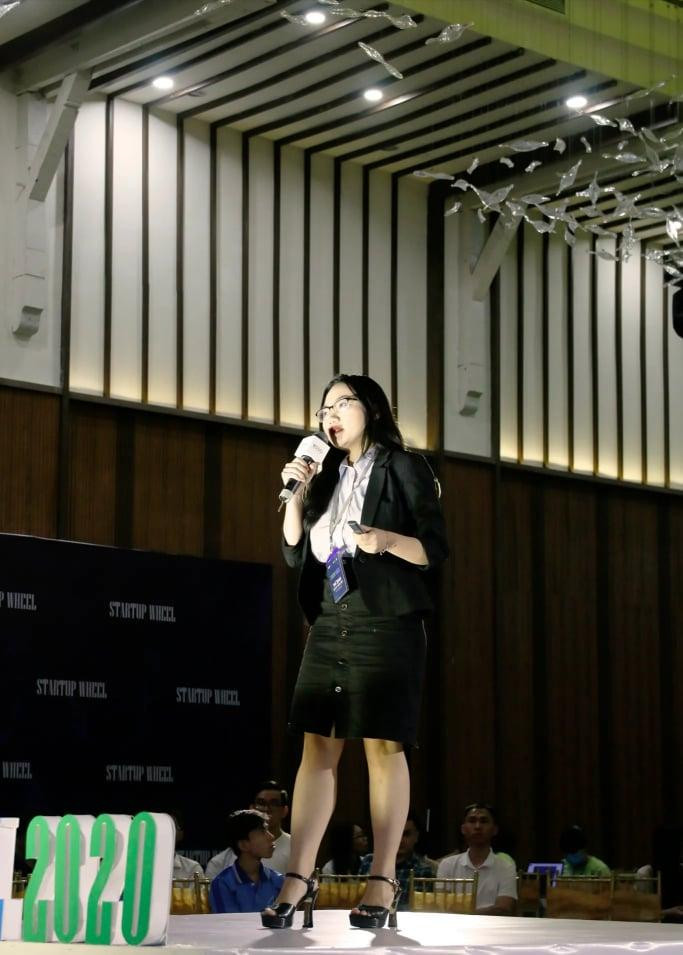 Tâm đại diện dự án Bot Bán Hàng tham gia cuộc thi Startup Wheel 2020 Tâm đại diện dự án Bot Bán Hàng tham gia cuộc thi Startup Wheel 2020