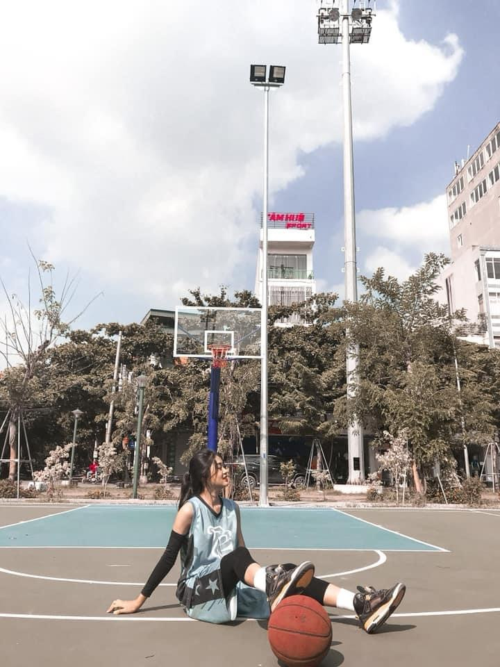 Trang Nhung còn có đam mê với bóng rổ
