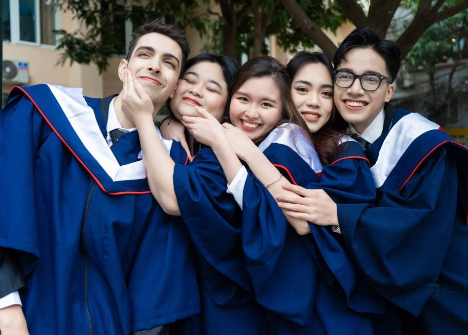 Rufino cùng những người bạn của mình Rufino cùng những người bạn của mình