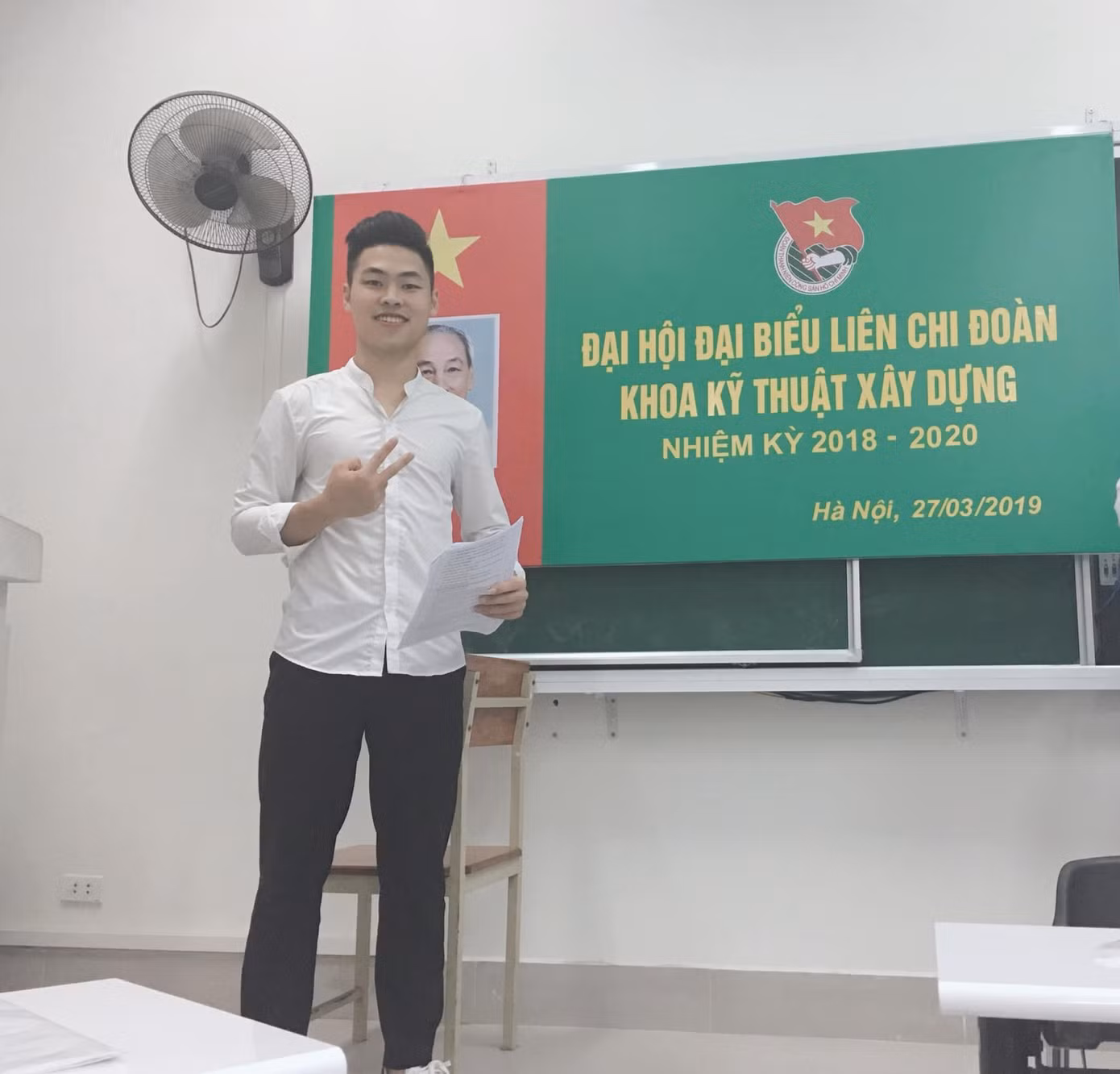 Bùi Văn Dũng trên cương vị một người lớp trưởng và là thành viên của ban chấp hành Đoàn Khoa Kỹ thuật Xây dựng.