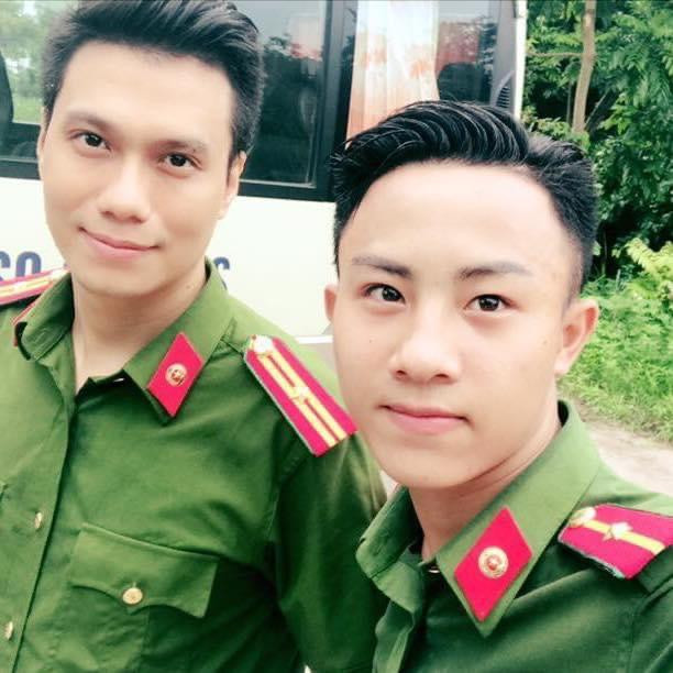 Lý Hùng có cơ hội diễn thế vai một cảnh hành động cho diễn viên Việt Anh.