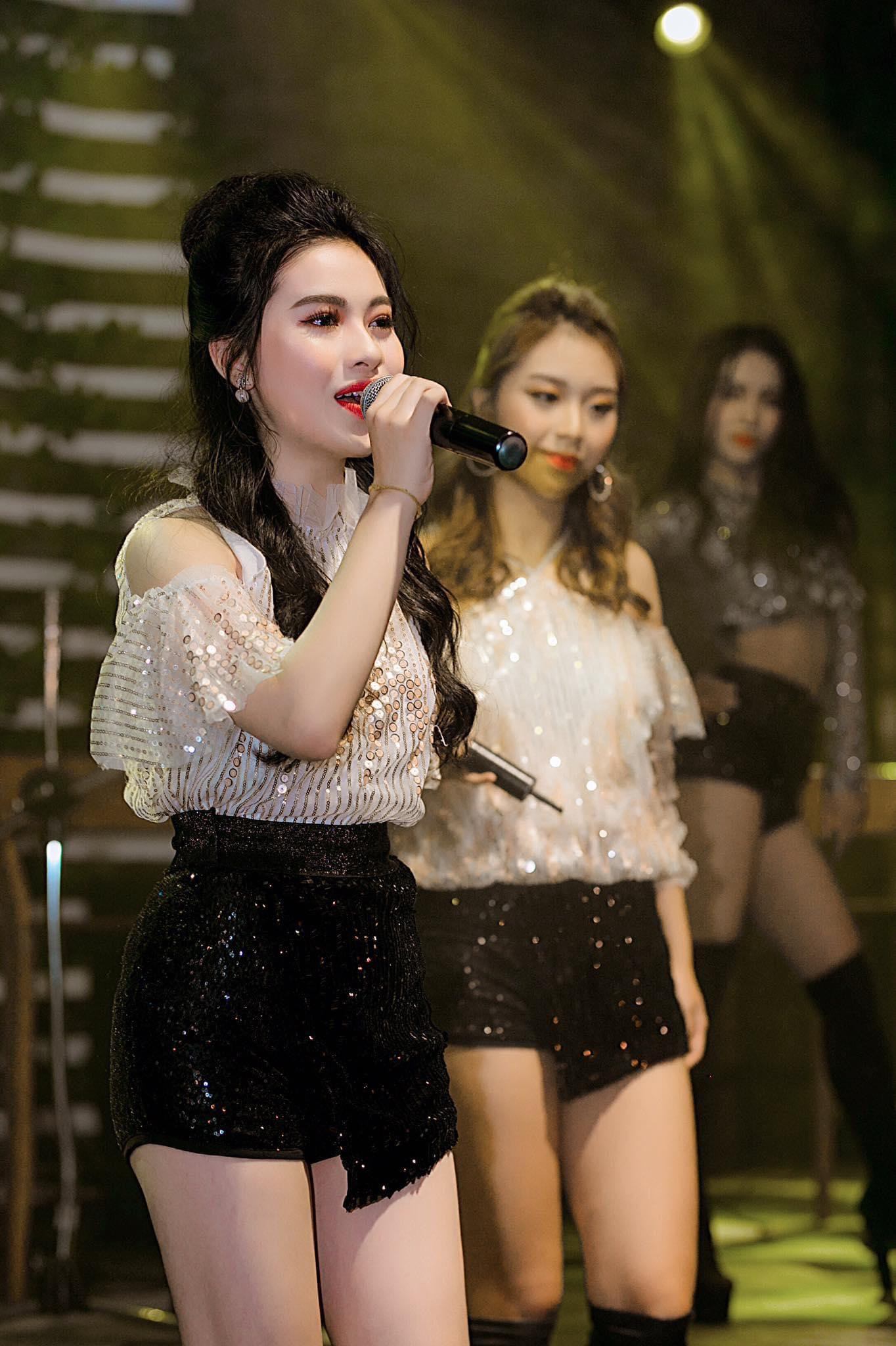 Hàn Vy đang tìm kiếm và định hình phong cách riêng để có thể tiến xa trong con đường nghệ thuật Hàn Vy đang tìm kiếm và định hình phong cách riêng để có thể tiến xa trong con đường nghệ thuật